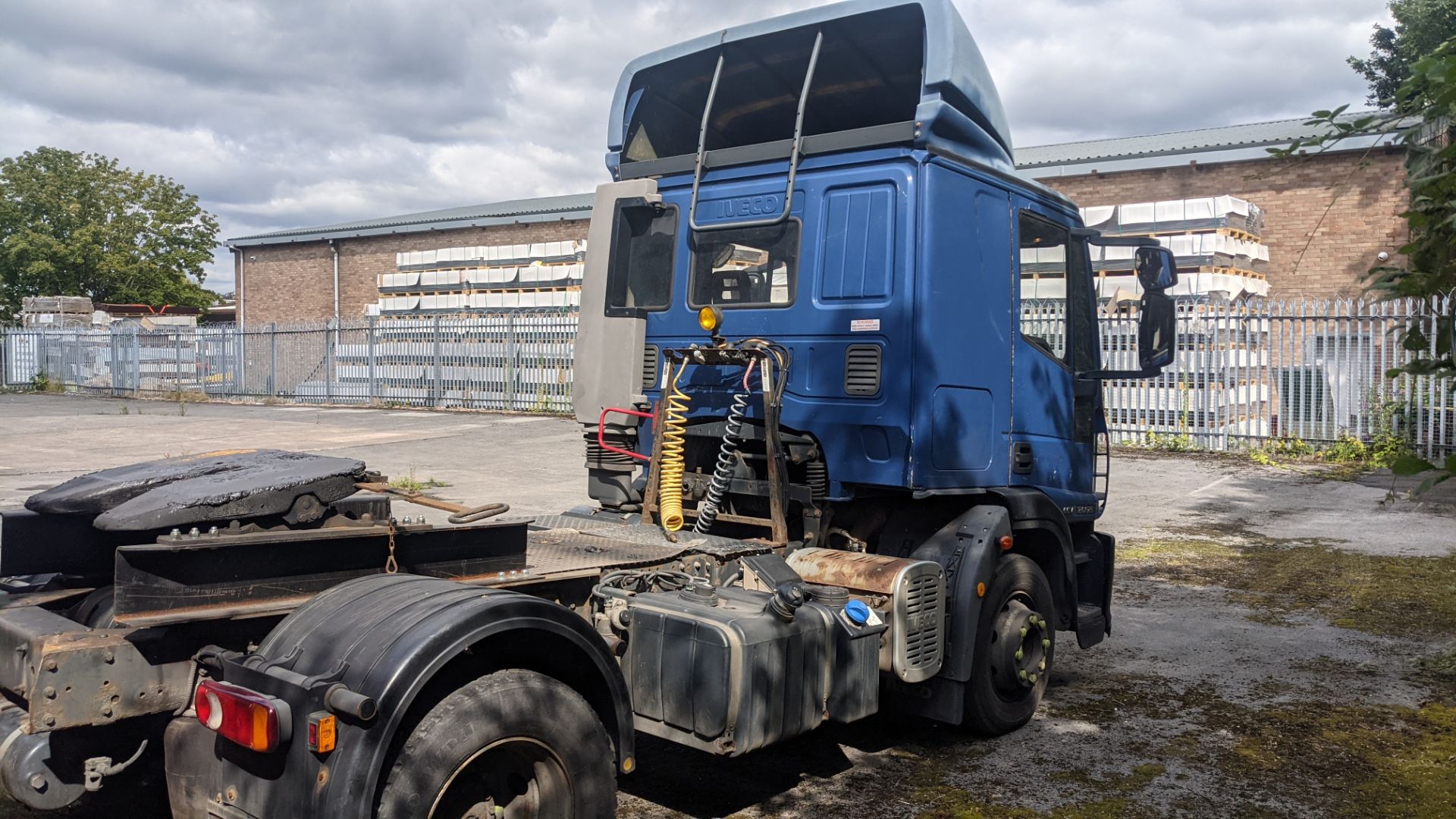 2011 Iveco Euro 120E25 EEV 24 tonne tractor unit, S-Auto gearbox, 5880cc diesel engine. - Image 4 of 42