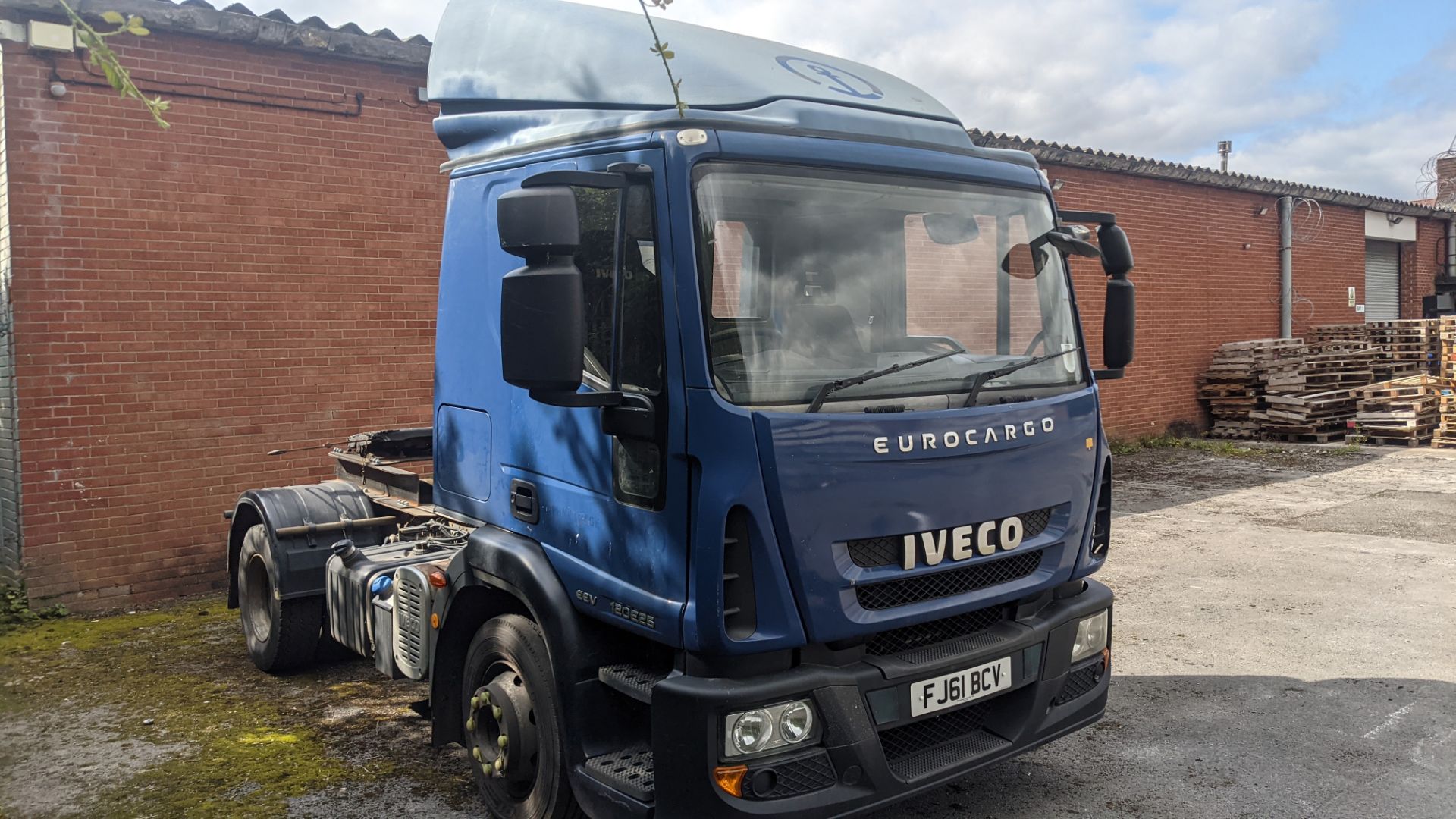 2011 Iveco Euro 120E25 EEV 24 tonne tractor unit, S-Auto gearbox, 5880cc diesel engine. - Image 3 of 42