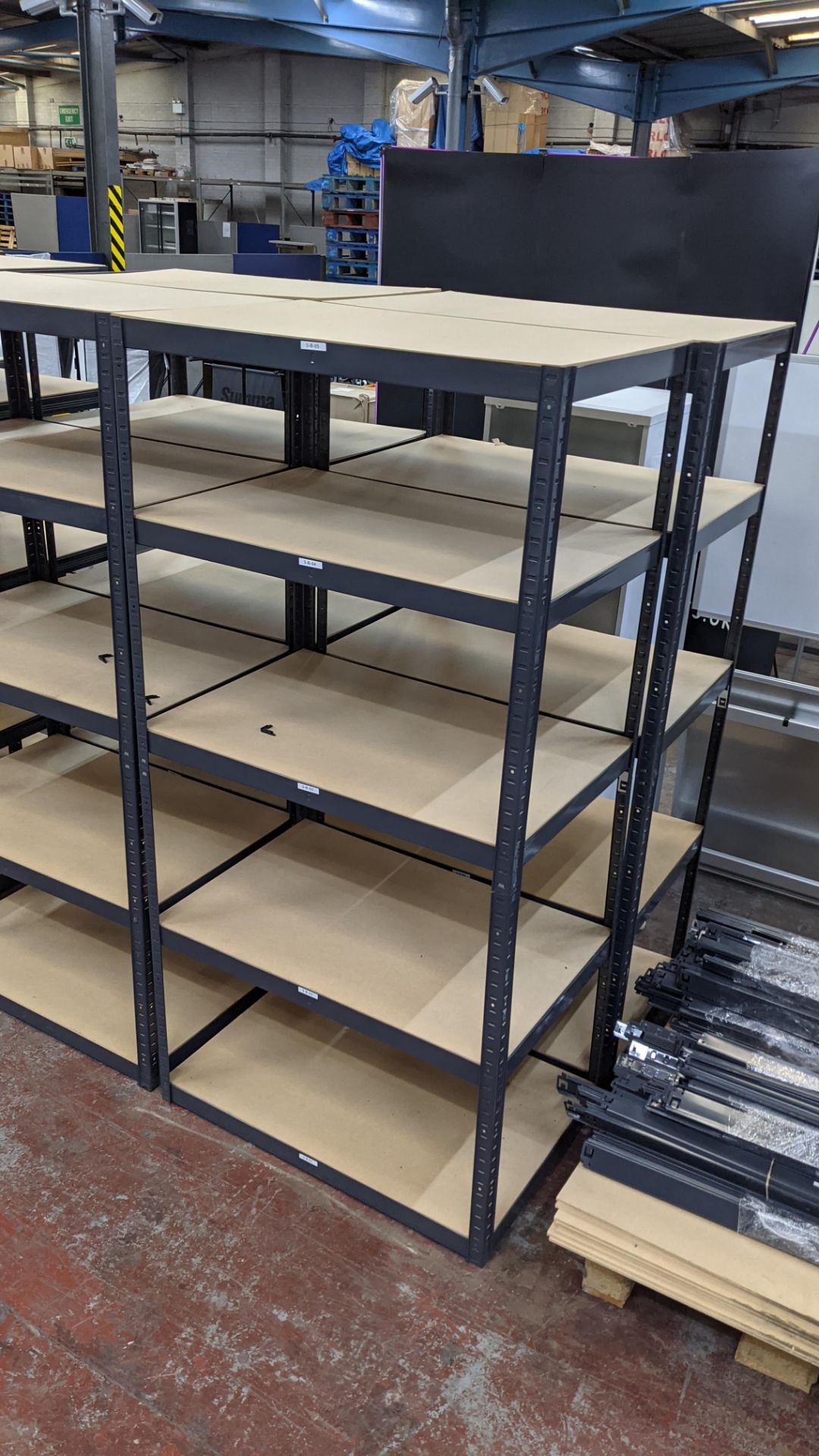 4 freestanding bays of bolt-free racking, each bay measuring approximately 900mm x 600mm x 1800mm, e - Image 6 of 7