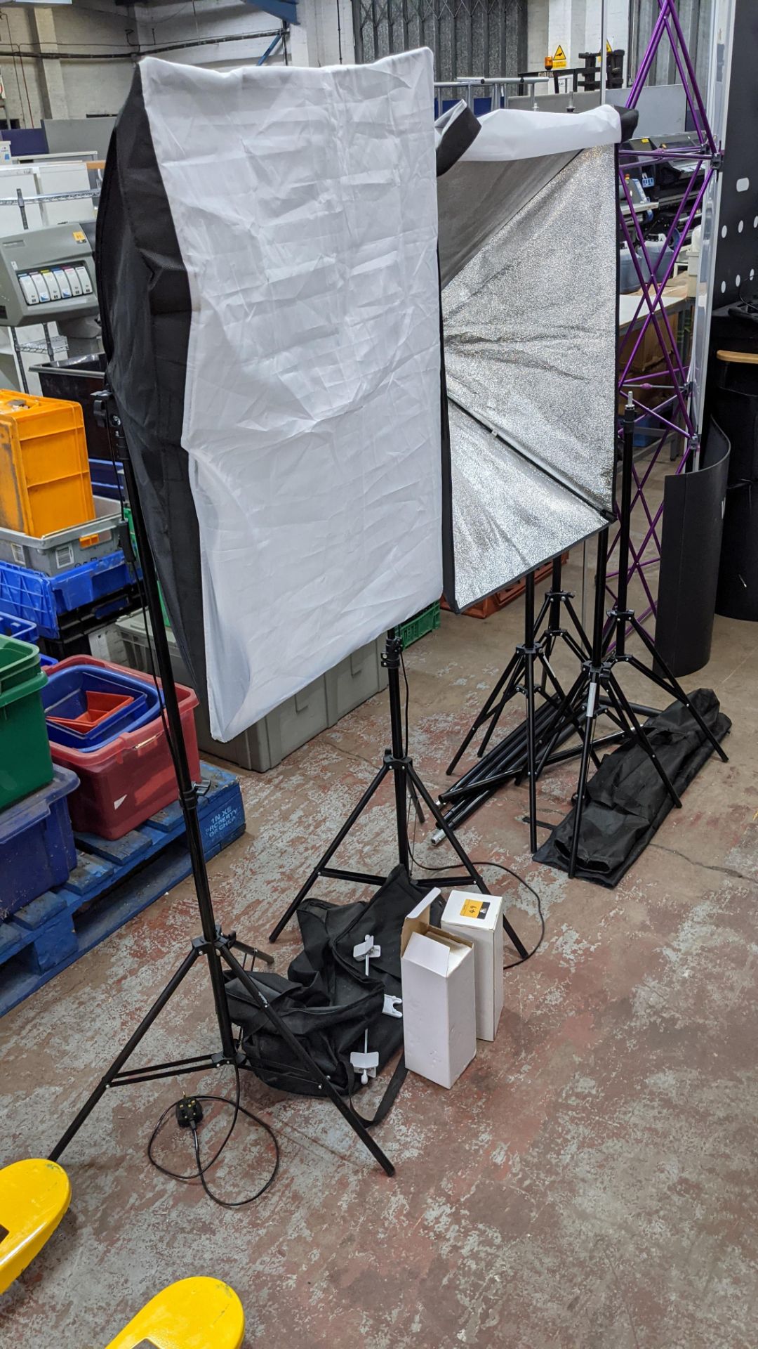 Pair of photography lighting canopies each including tripod & bulb. This lot also includes a carry - Image 2 of 9