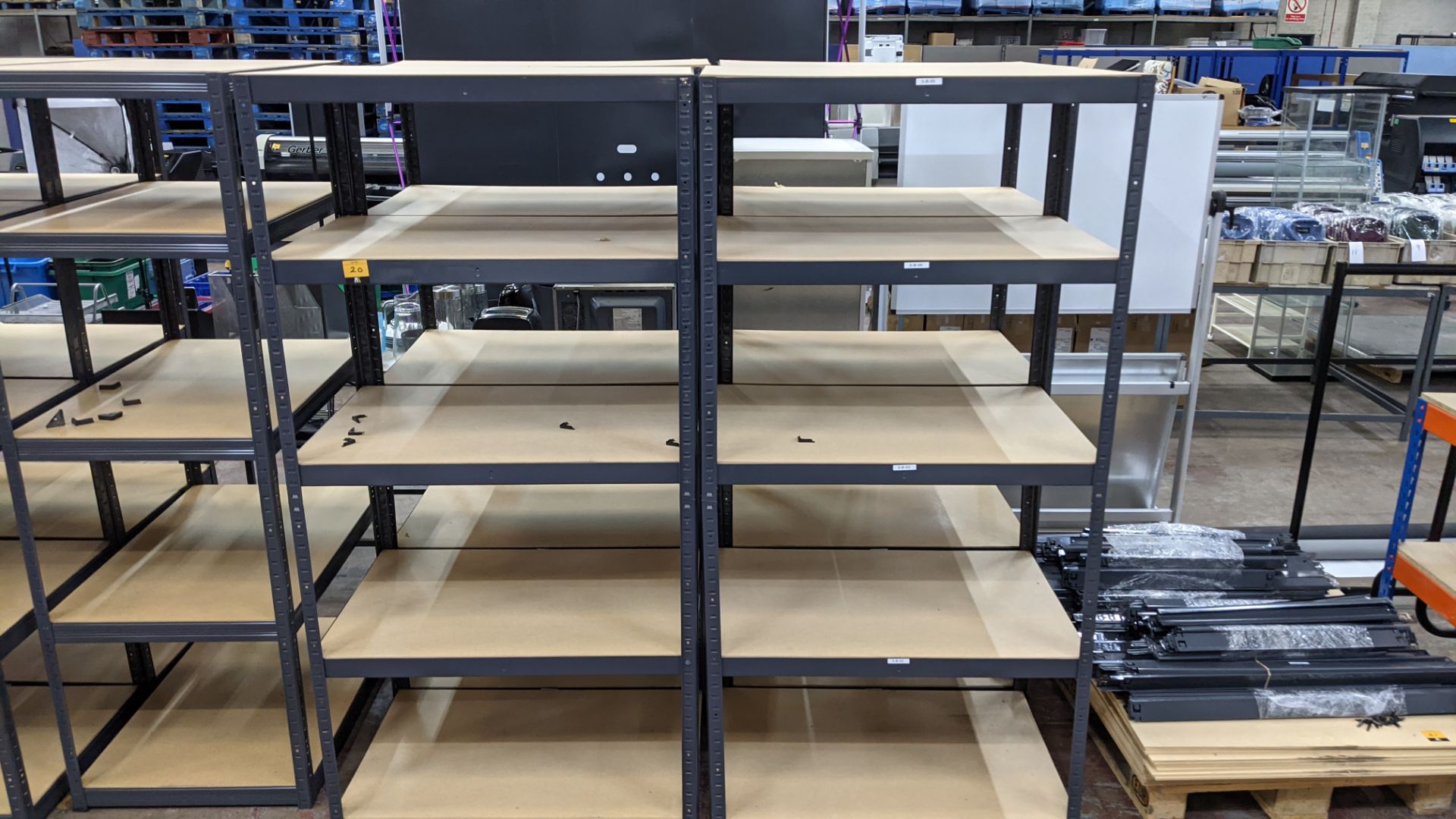 4 freestanding bays of bolt-free racking, each bay measuring approximately 900mm x 600mm x 1800mm, e