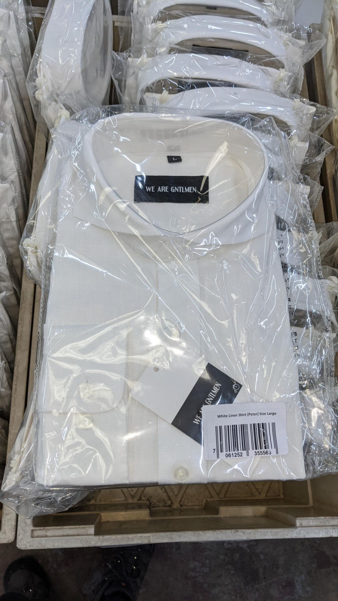 45 off We Are Gntlmen white linen shirts in assorted sizes, individually packeted - Image 4 of 7