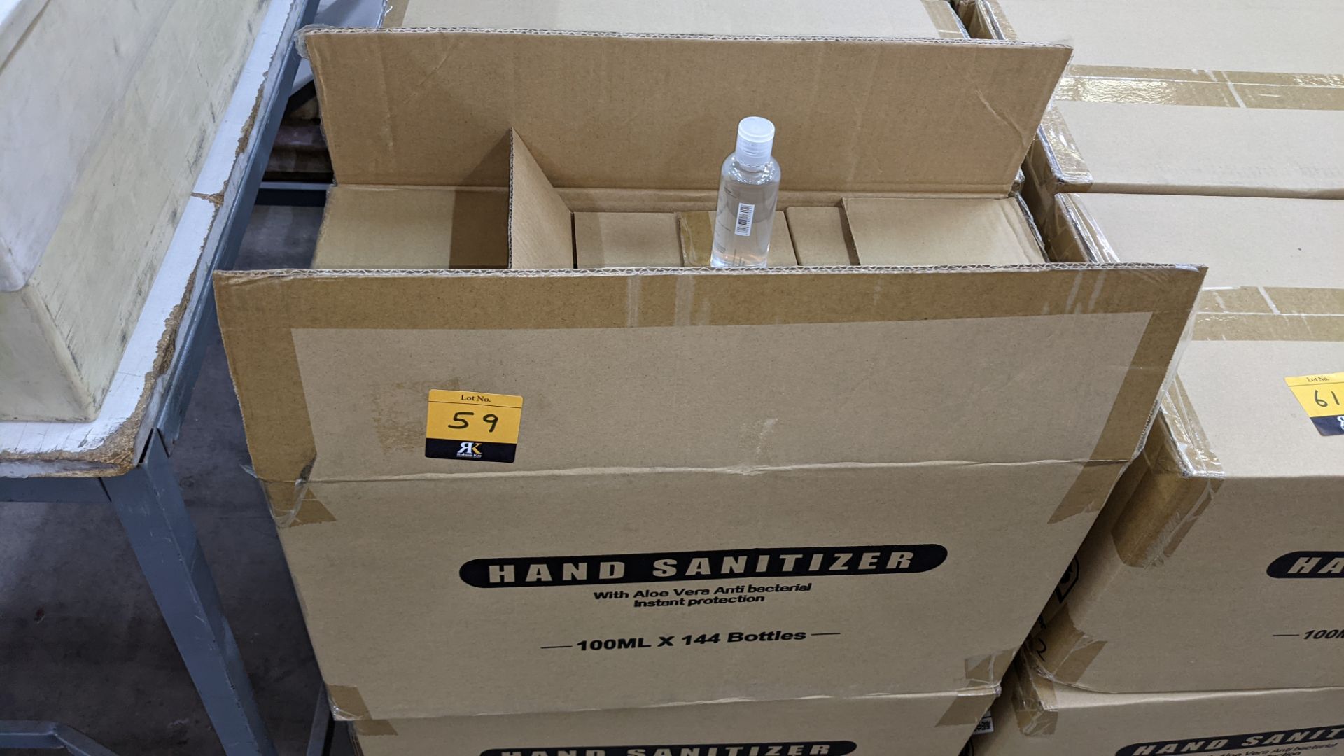 572 off 100ml bottles of hand sanitiser each containing Aloe Vera antibacterial moisturiser. 75% et