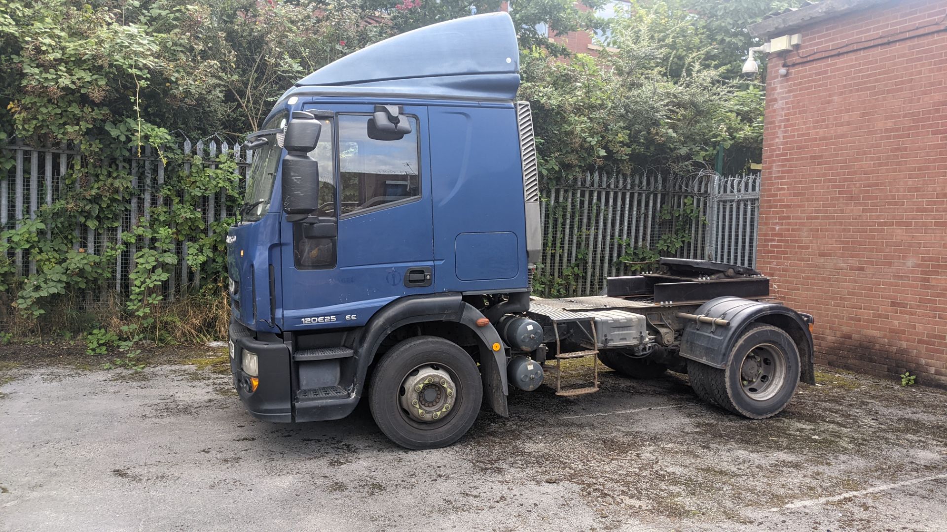 2011 Iveco Euro 120E25 EEV 24 tonne tractor unit, S-Auto gearbox, 5880cc diesel engine. - Image 11 of 42