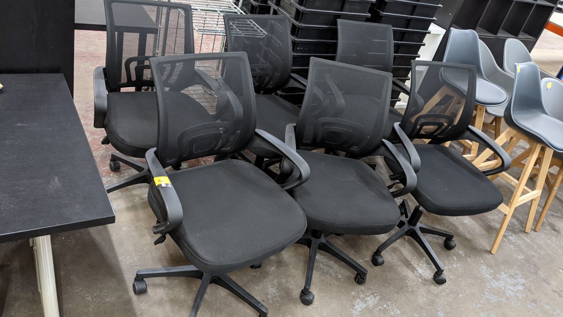 Set of 6 matching modern mesh back multi-adjustable chairs with arms - Image 2 of 9