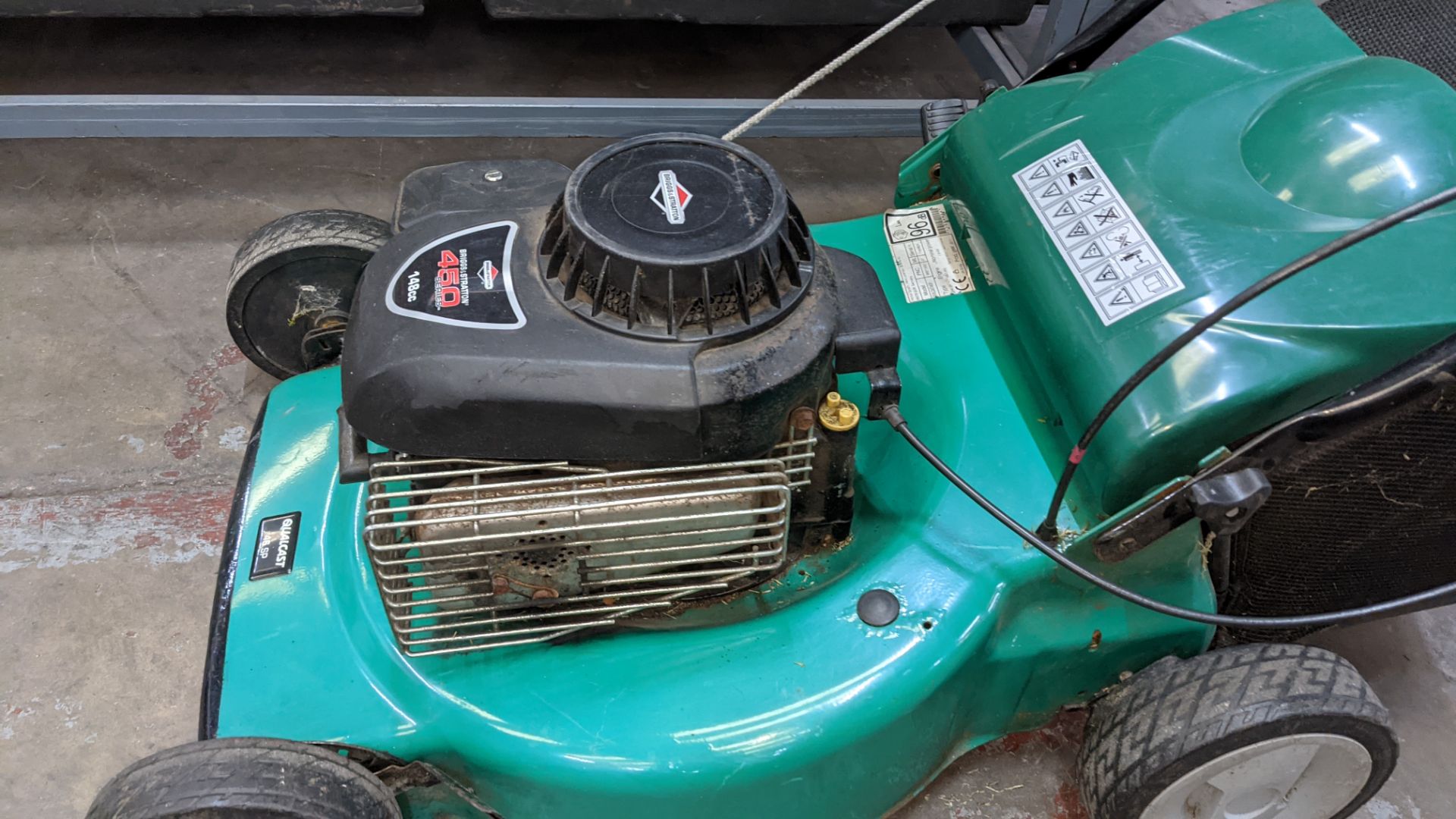 Qualcast 46SP lawnmower with Briggs & Stratton 450 Series 148cc engine - Image 8 of 13