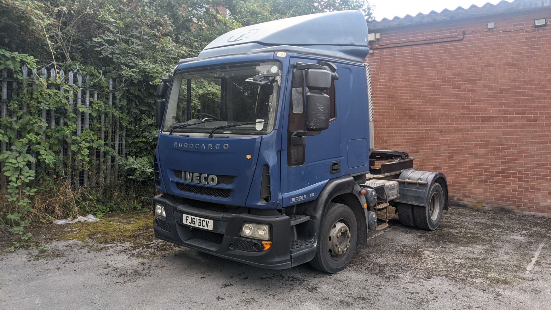 2011 Iveco Euro 120E25 EEV 24 tonne tractor unit, S-Auto gearbox, 5880cc diesel engine. - Image 2 of 42