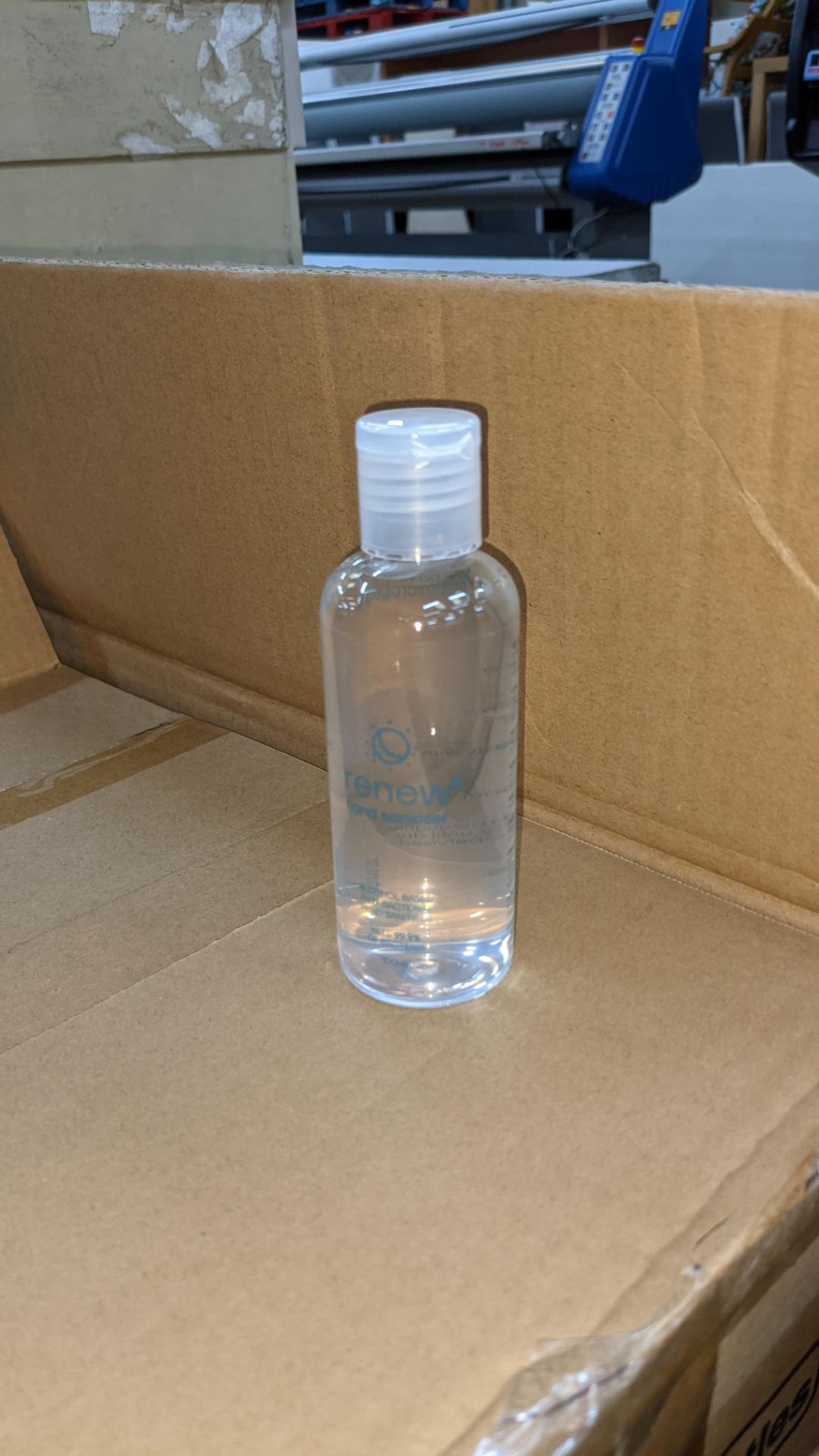 572 off 100ml bottles of hand sanitiser each containing Aloe Vera antibacterial moisturiser. 75% et - Image 3 of 7