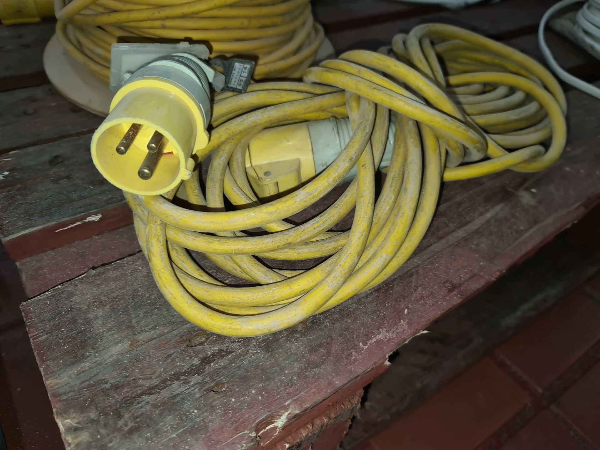 4 off assorted 110v cables - Image 3 of 6