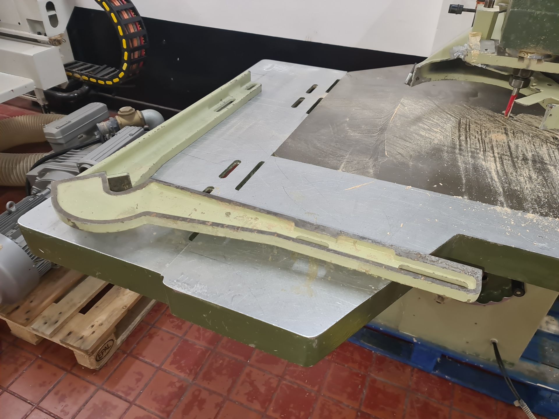 SCM R9 (A) pedestal router including foot pedal NB. This was used with a dedicated dust extractor, w - Image 5 of 14