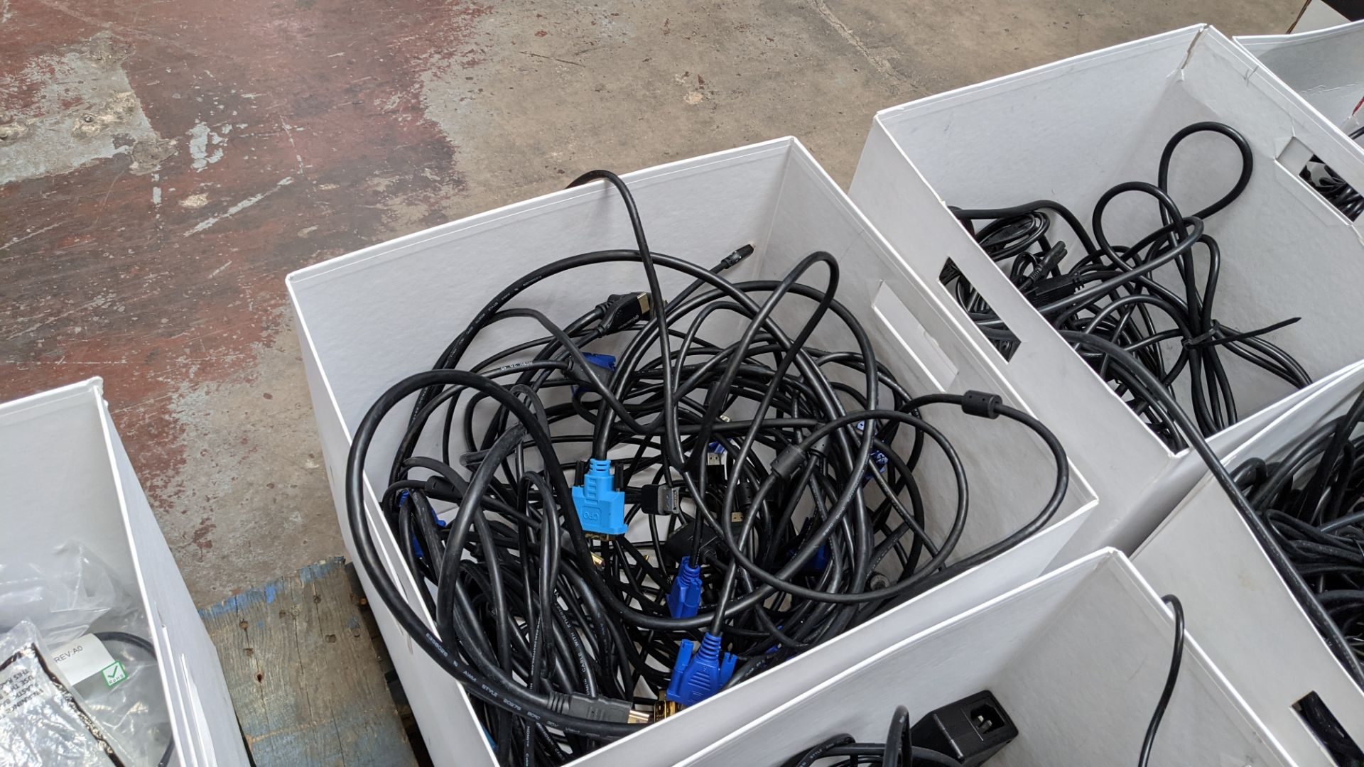 6 boxes of computer & other cables & powerpacks - Image 8 of 10