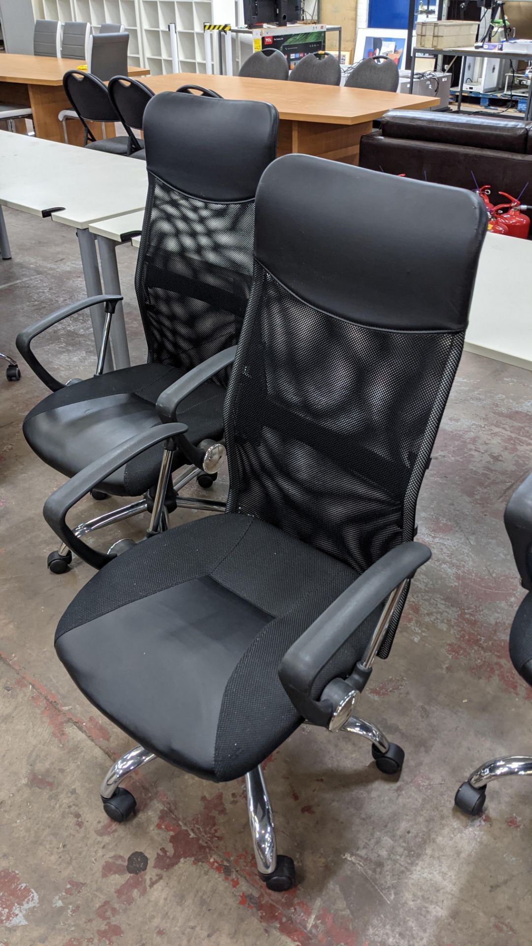 5 off matching black mesh back exec chairs on chrome bases - Image 6 of 9