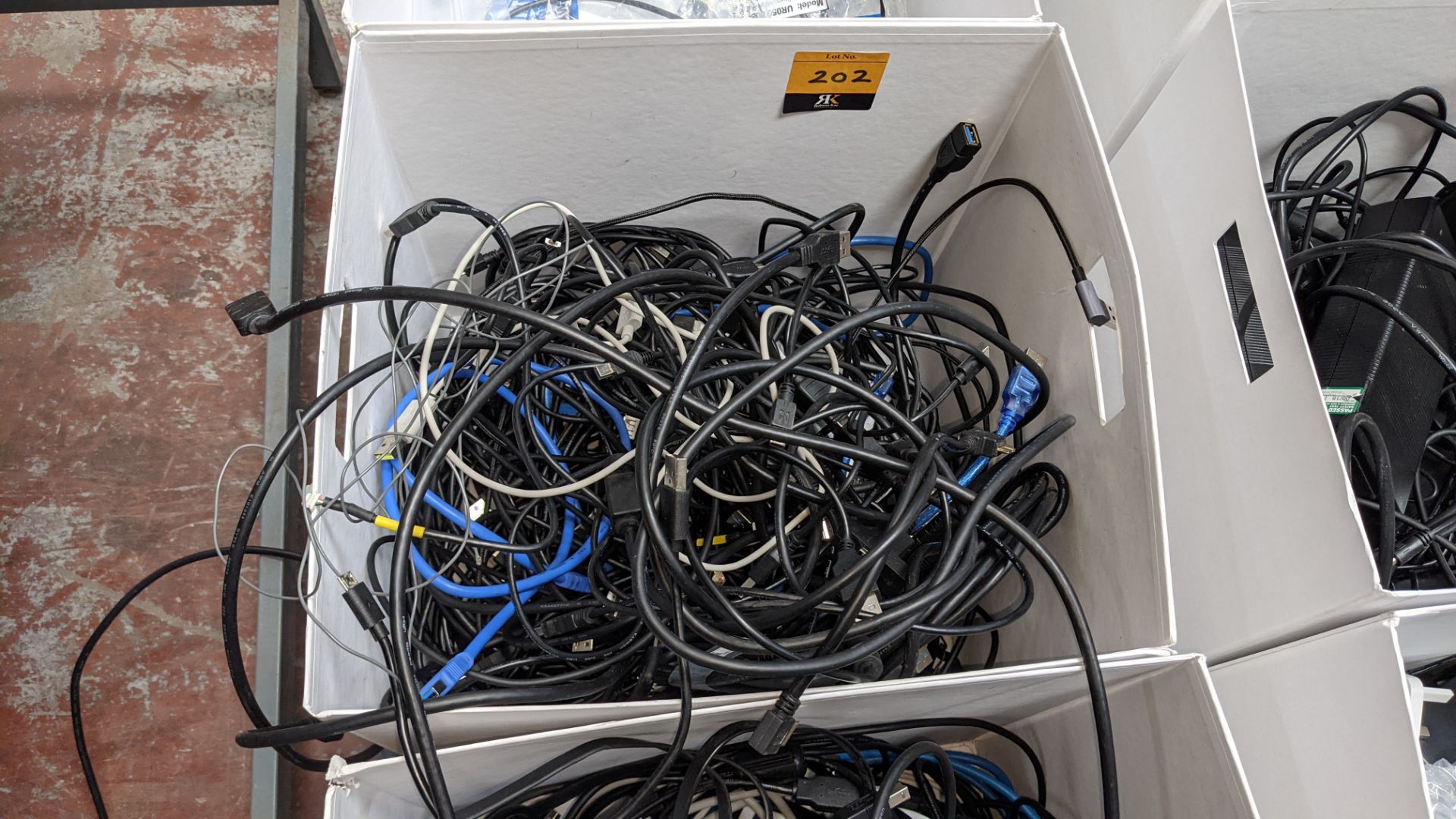 6 boxes of computer & other cables & powerpacks - Image 6 of 10