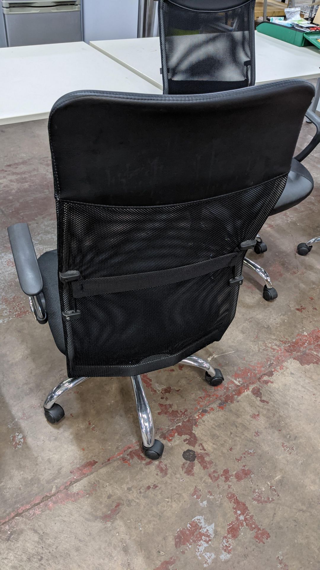 5 off matching black mesh back exec chairs on chrome bases - Image 8 of 9