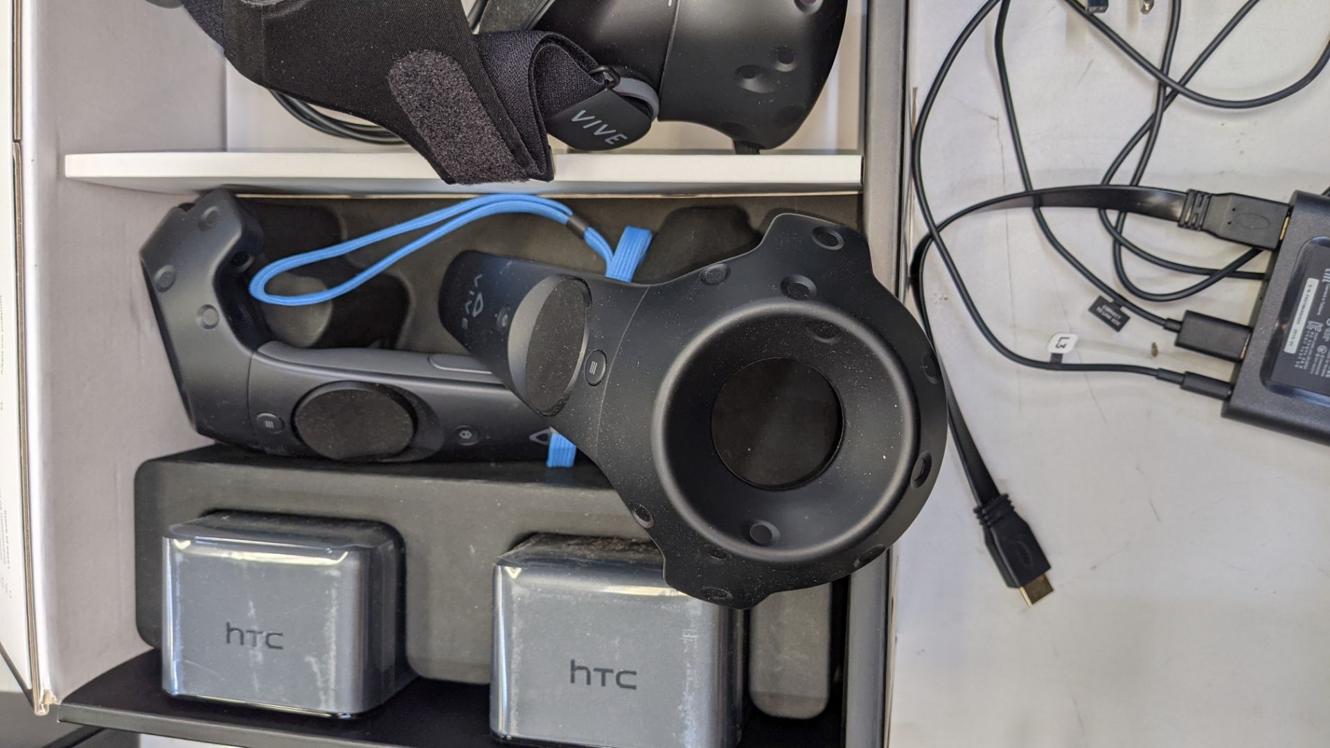 HTC Vive virtual reality kit comprising headset, controllers, base stations & more as pictured - Image 11 of 13