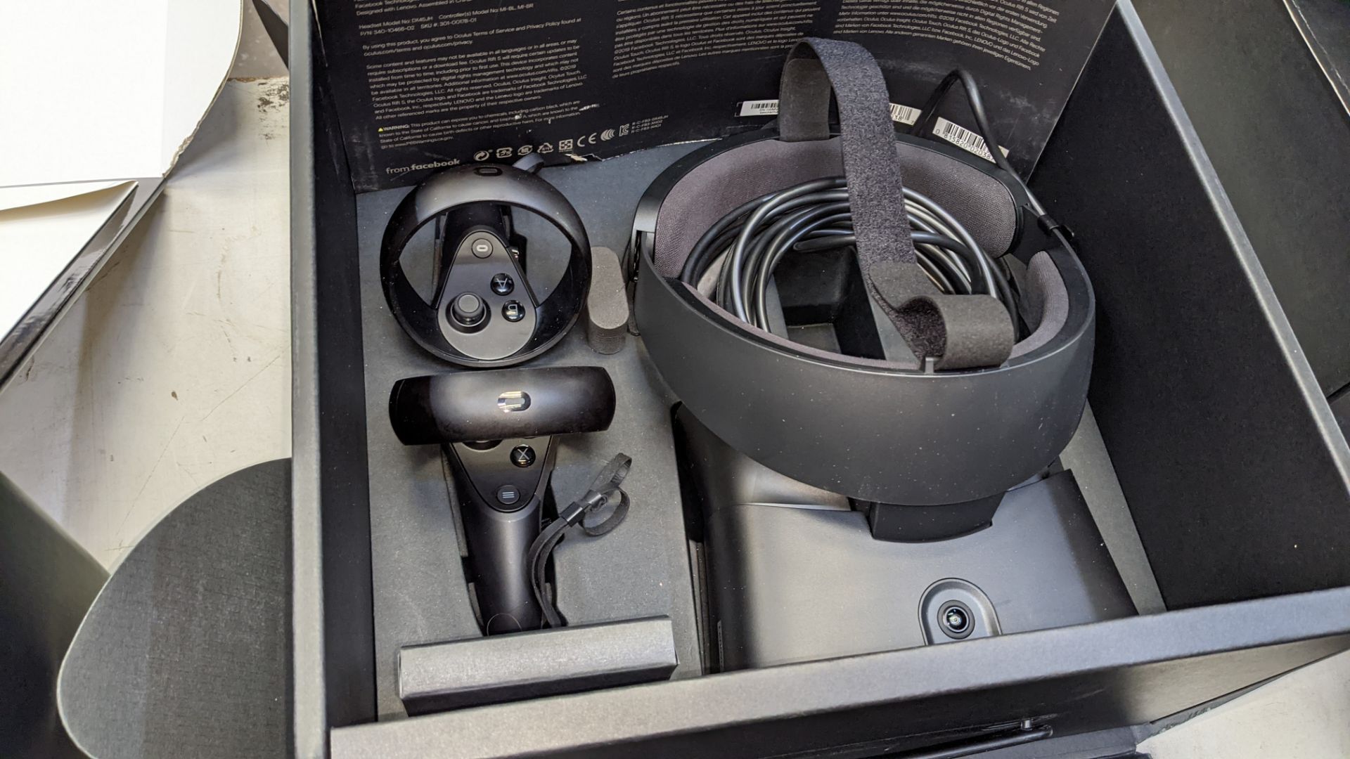 Oculus Rift S virtual reality system comprising headset, controllers, cables, adapters & more - Image 3 of 11