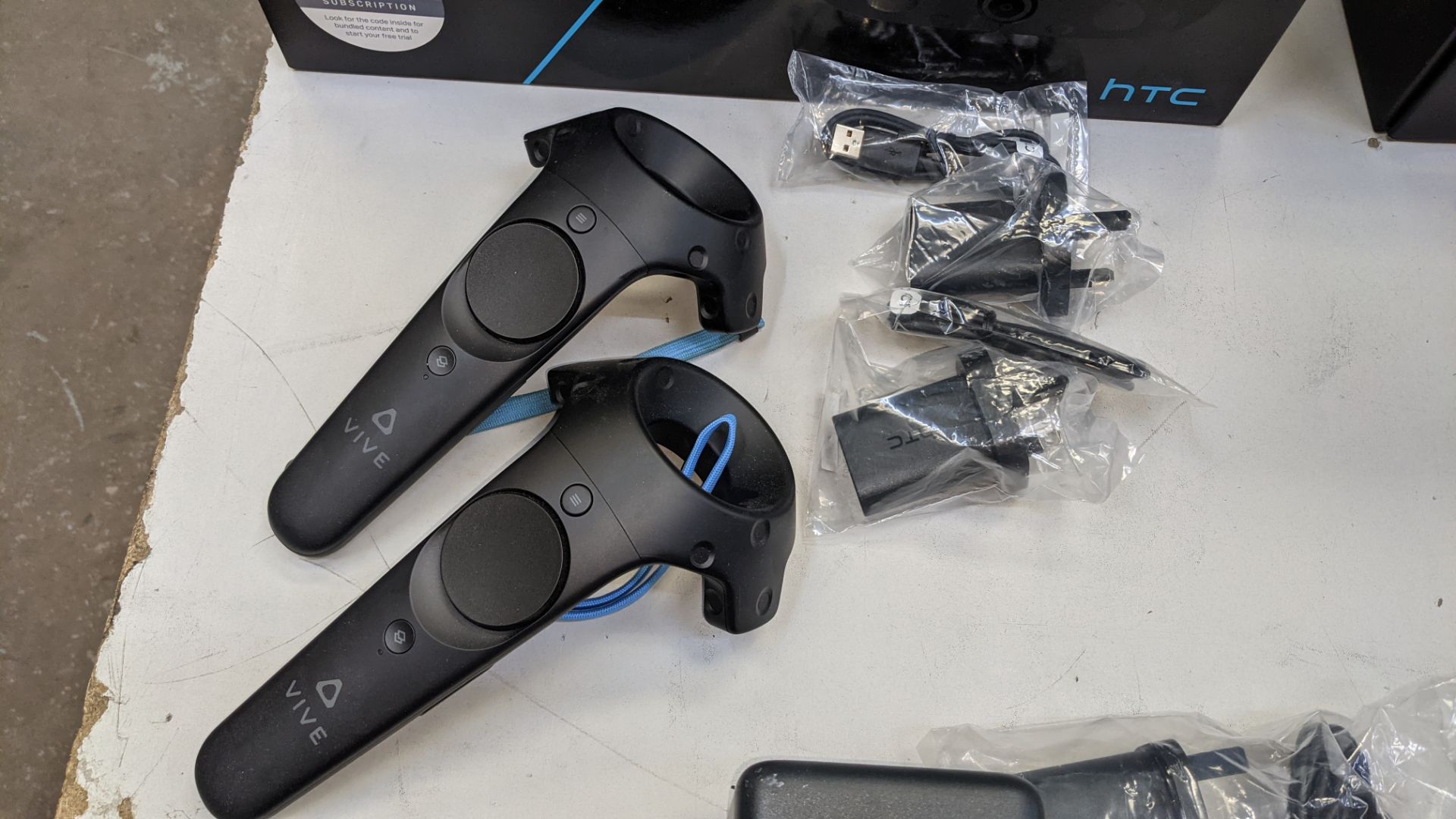 HTC Vive virtual reality kit comprising headset, controllers, base stations & more as pictured - Image 8 of 15
