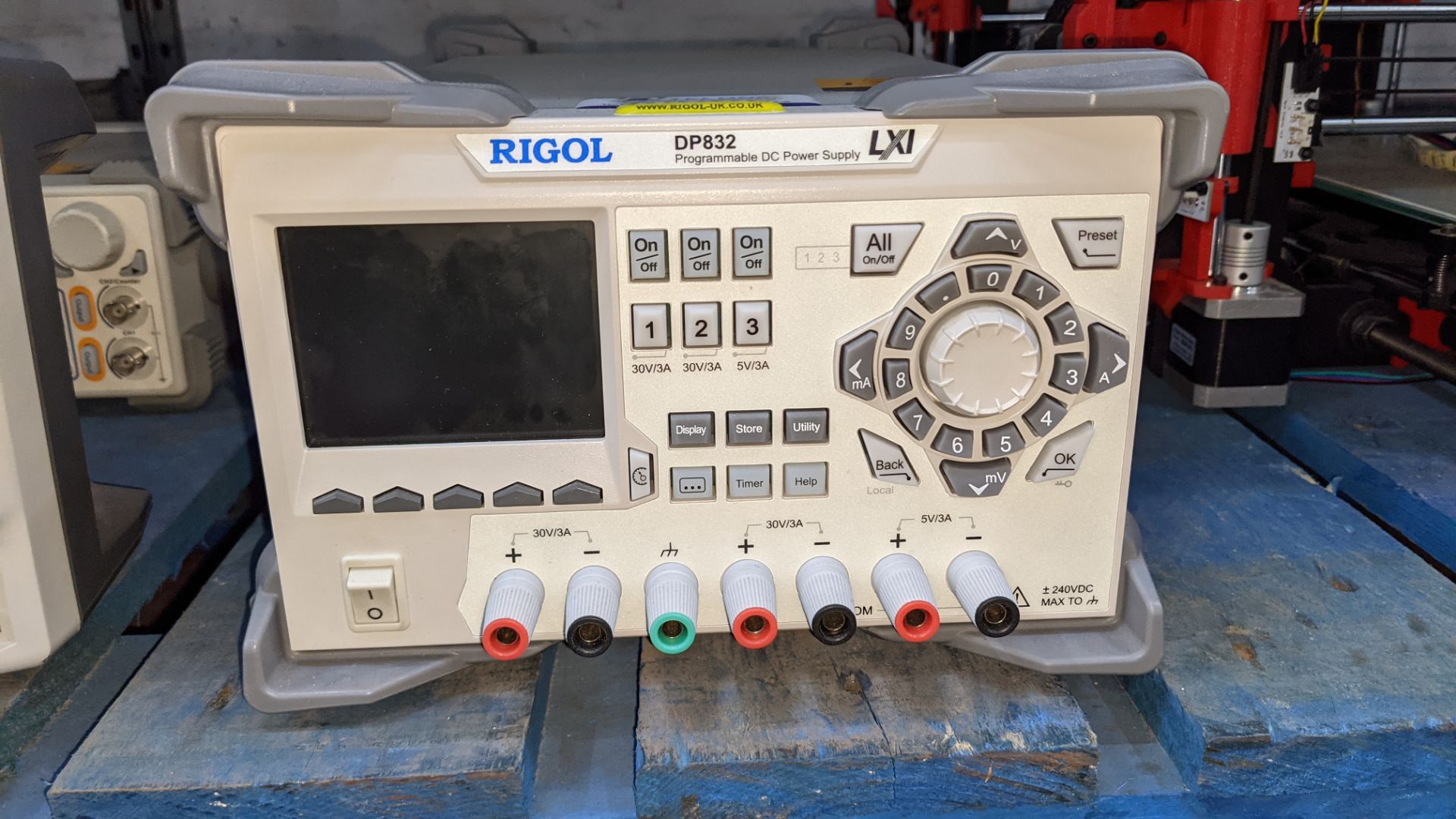 Rigol model DP832 programmable DC power supply - Image 7 of 11