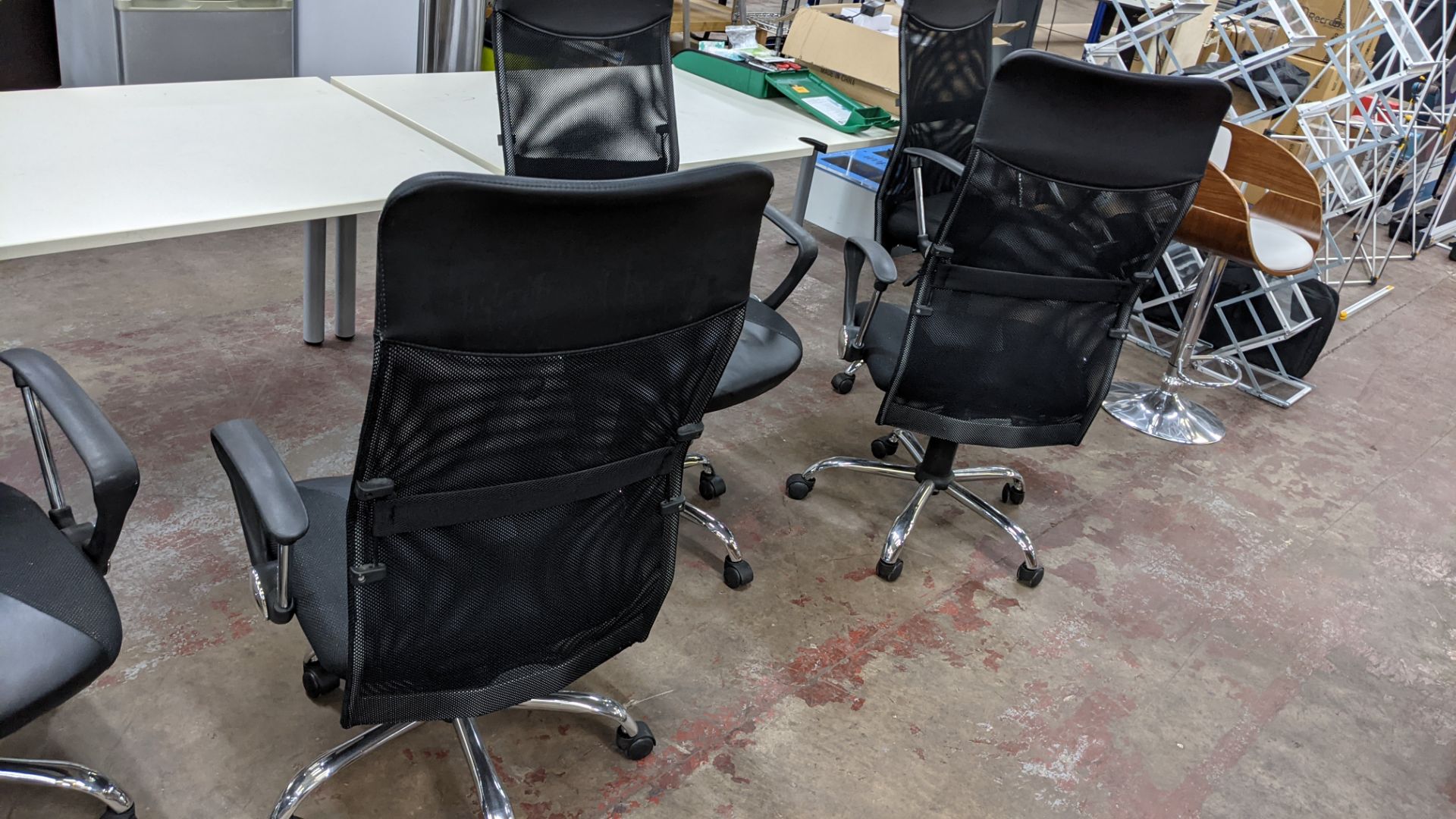 5 off matching black mesh back exec chairs on chrome bases - Image 9 of 9