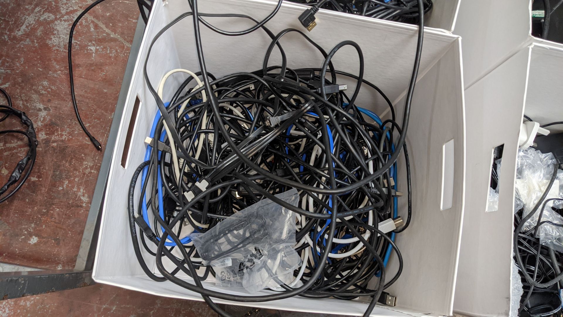 6 boxes of computer & other cables & powerpacks - Image 5 of 10