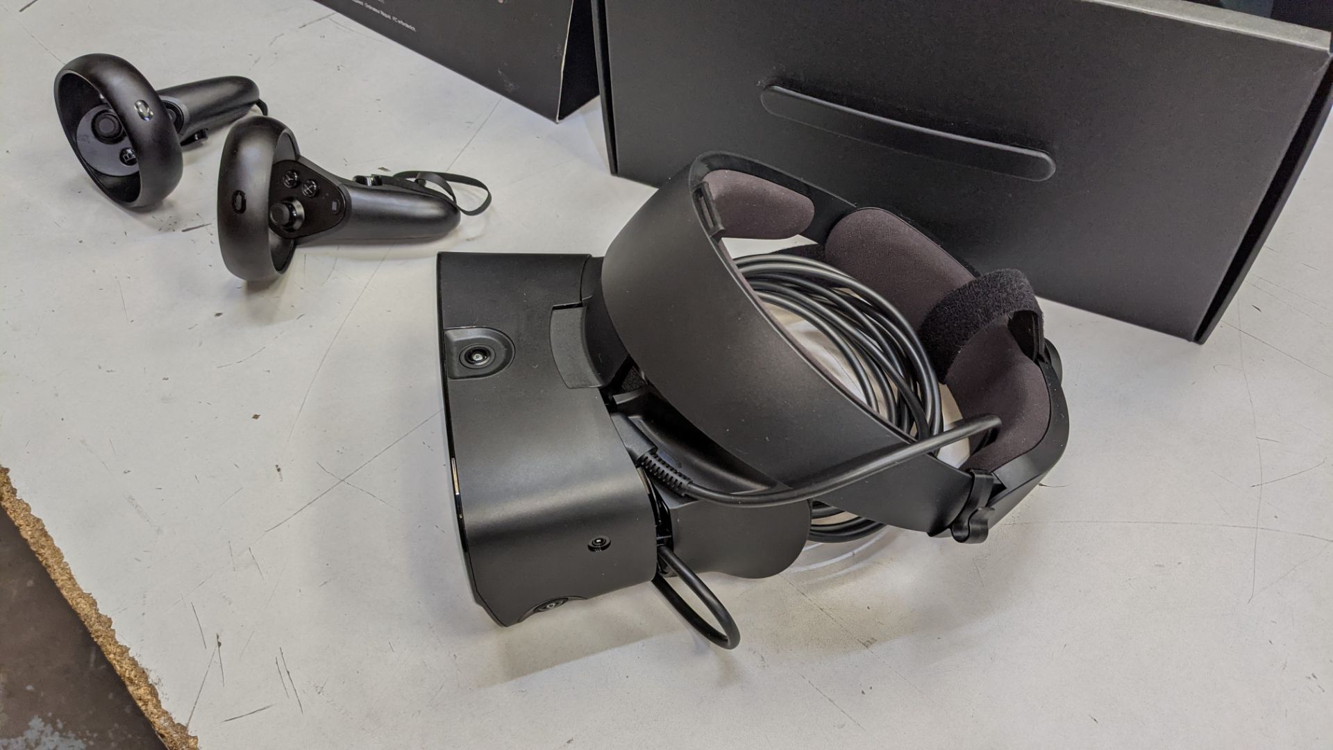 Oculus Rift S virtual reality system comprising headset, controllers, cables, adapters & more - Image 7 of 14