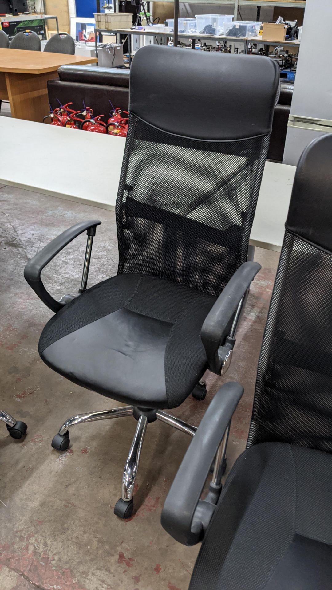 5 off matching black mesh back exec chairs on chrome bases - Image 5 of 9