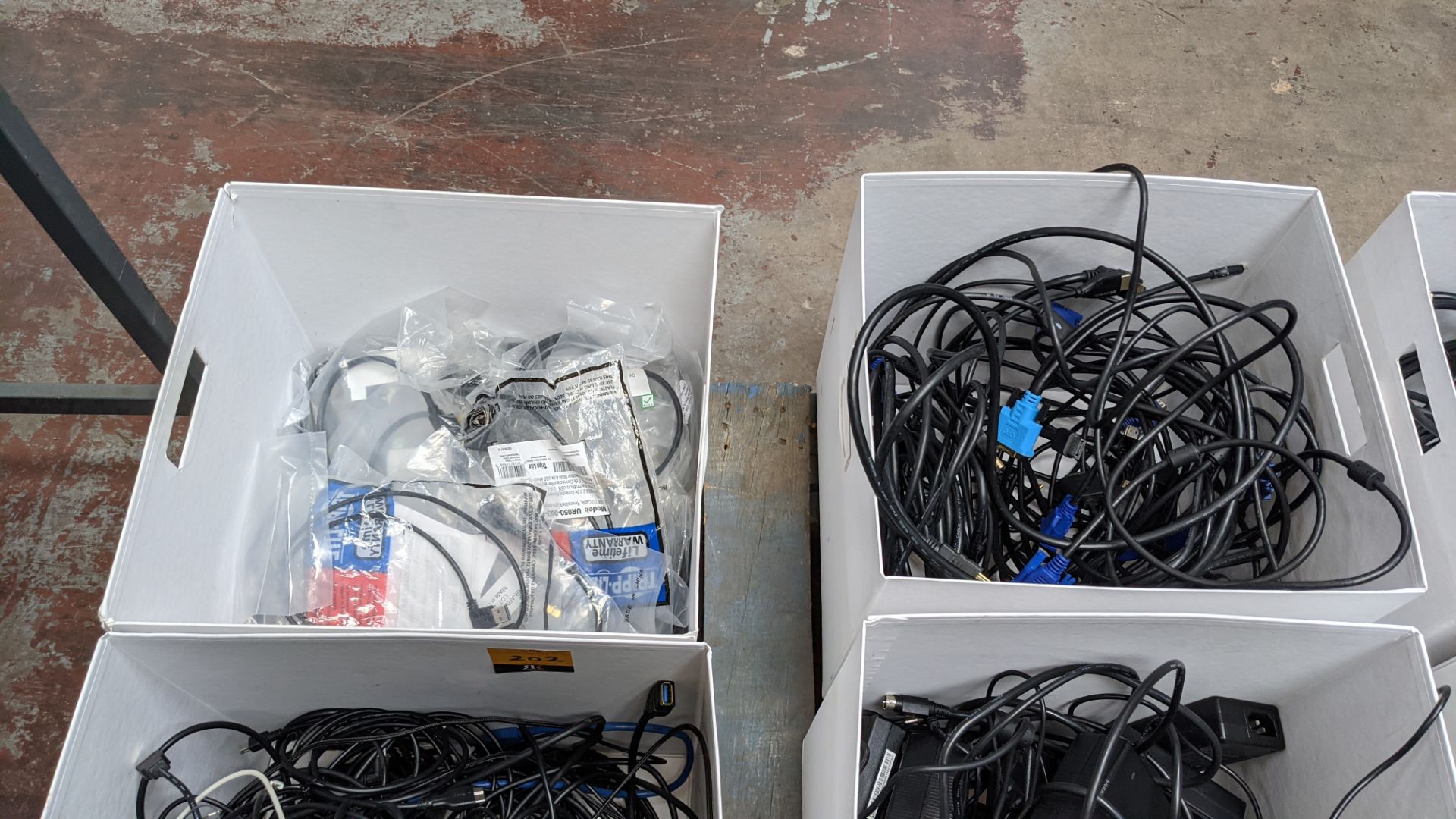 6 boxes of computer & other cables & powerpacks - Image 4 of 10