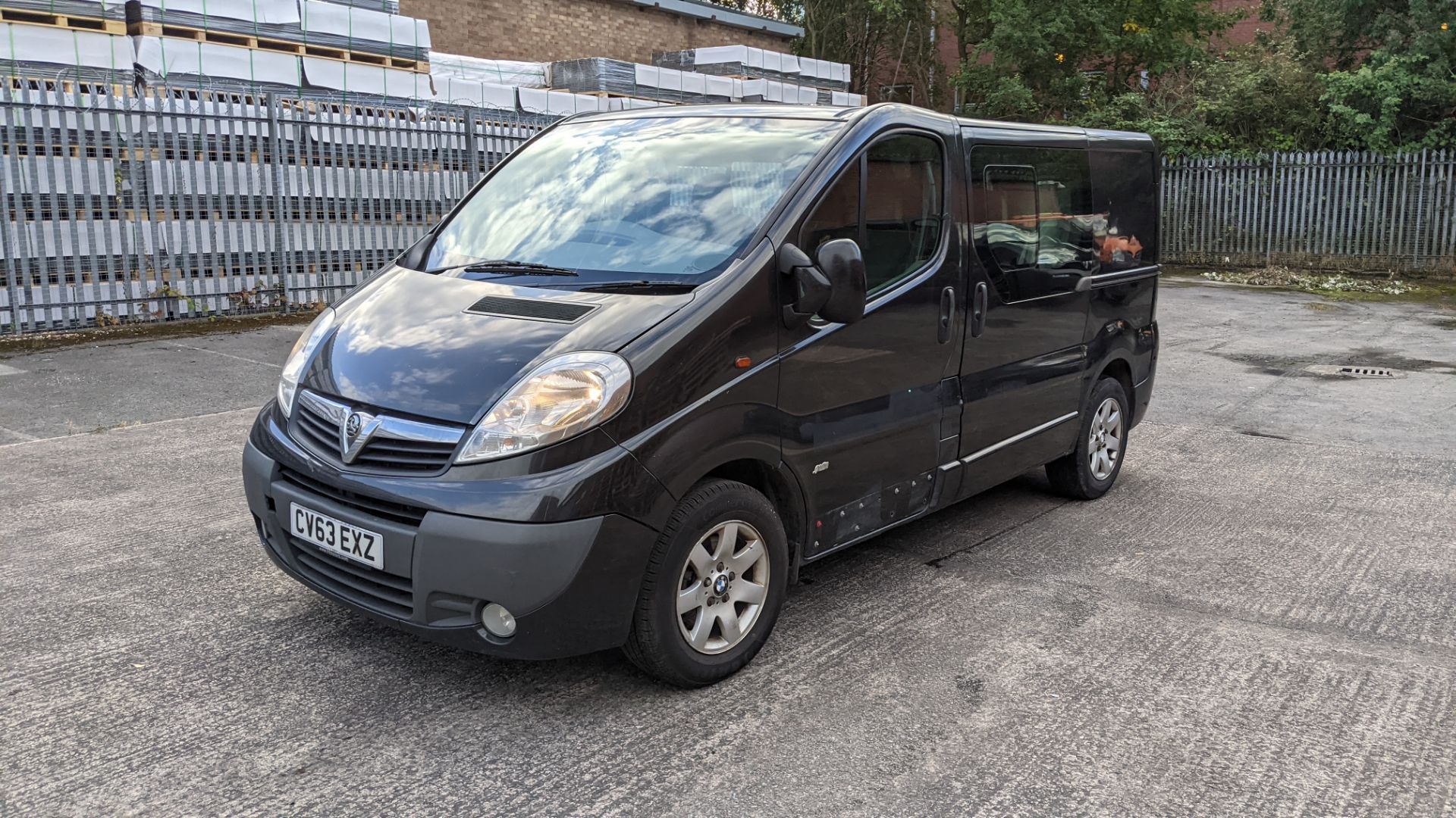 2013 Vauxhall Vivaro 2900 Sportive CDTI SWB panel van with second row of seats - Image 7 of 45