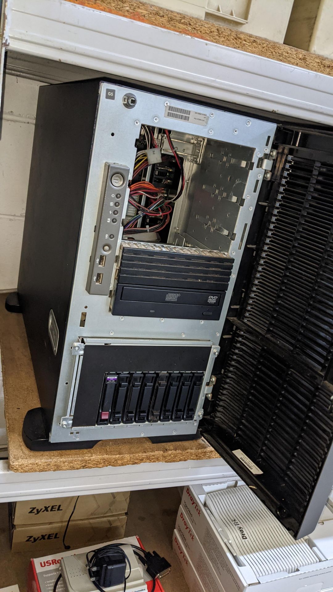 HP Proliant ML350 server with 1 off 146GB 15K hard drive, 32GB RAM, 2 off Xeon E5335 4 Core 2GHz pro - Image 4 of 5