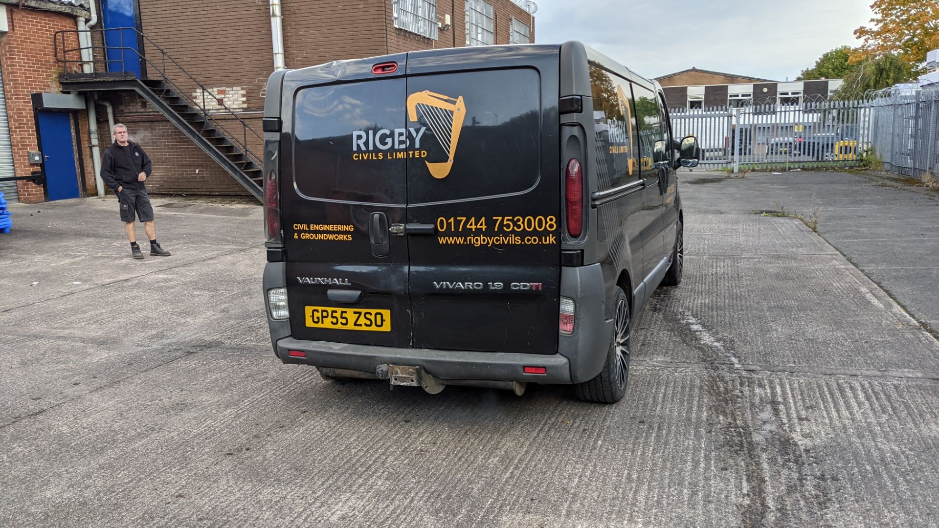 2005 Vauxhall Vivaro 2900 CDTI 100 LWB panel van with second row of seats - Image 13 of 39