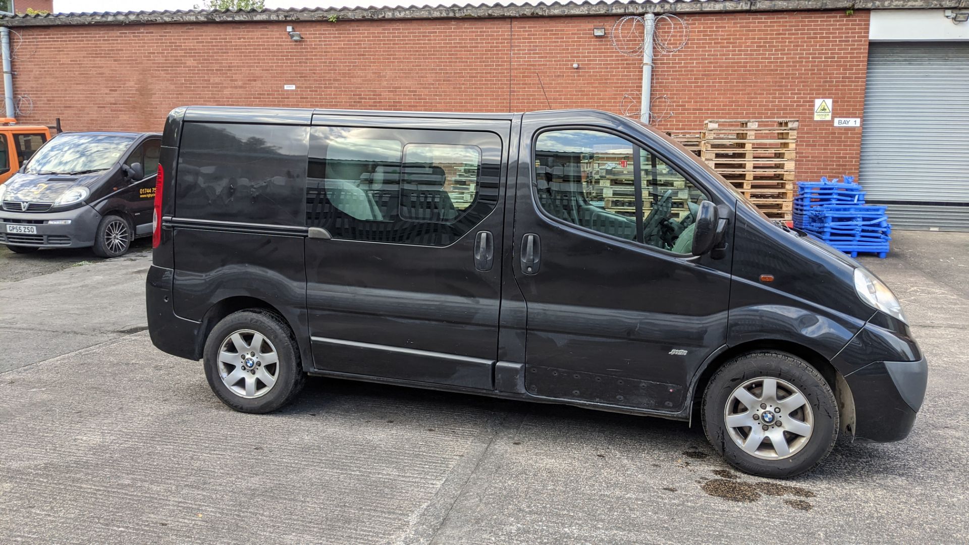 2013 Vauxhall Vivaro 2900 Sportive CDTI SWB panel van with second row of seats - Image 22 of 45