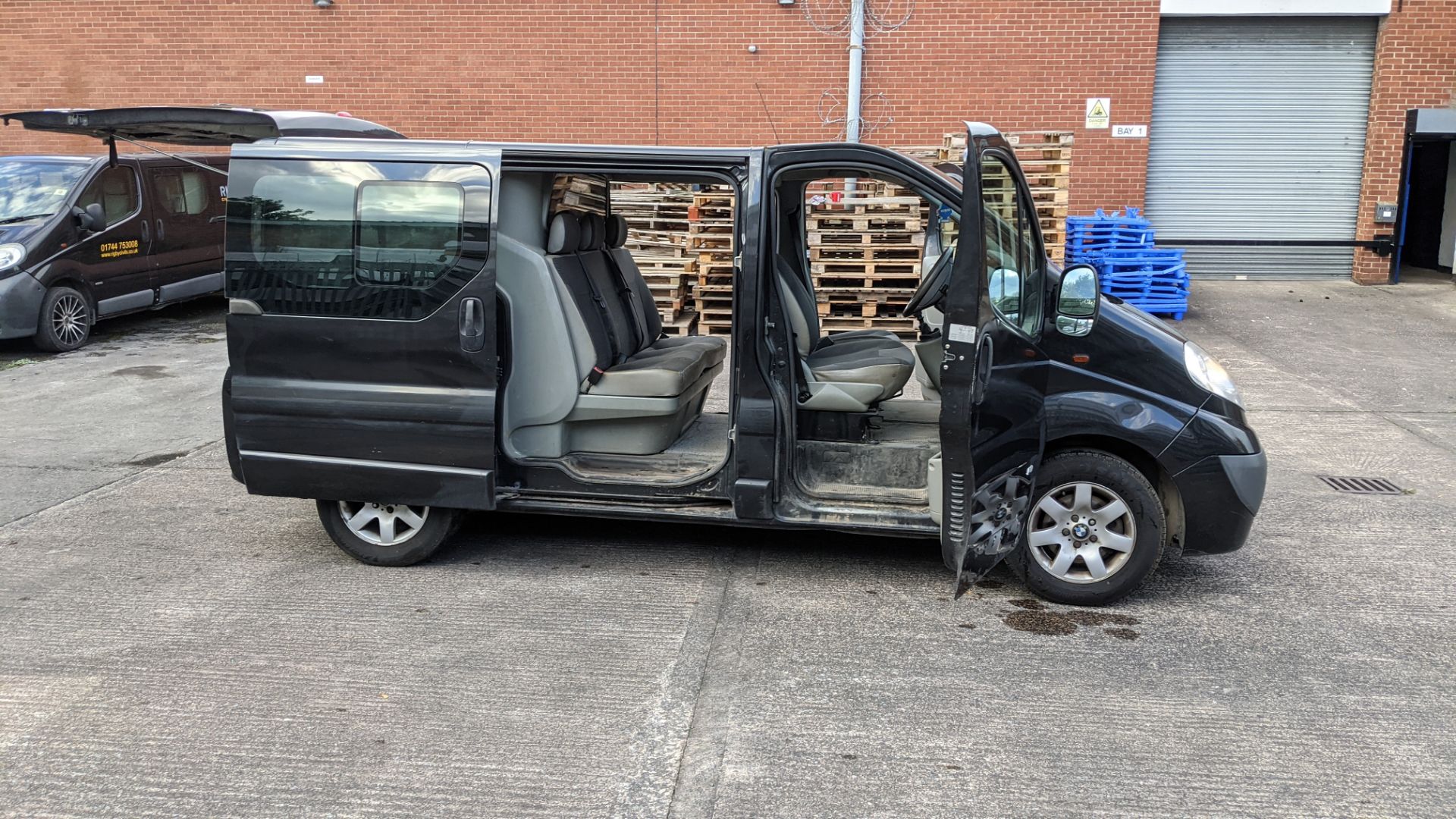 2013 Vauxhall Vivaro 2900 Sportive CDTI SWB panel van with second row of seats - Image 28 of 45