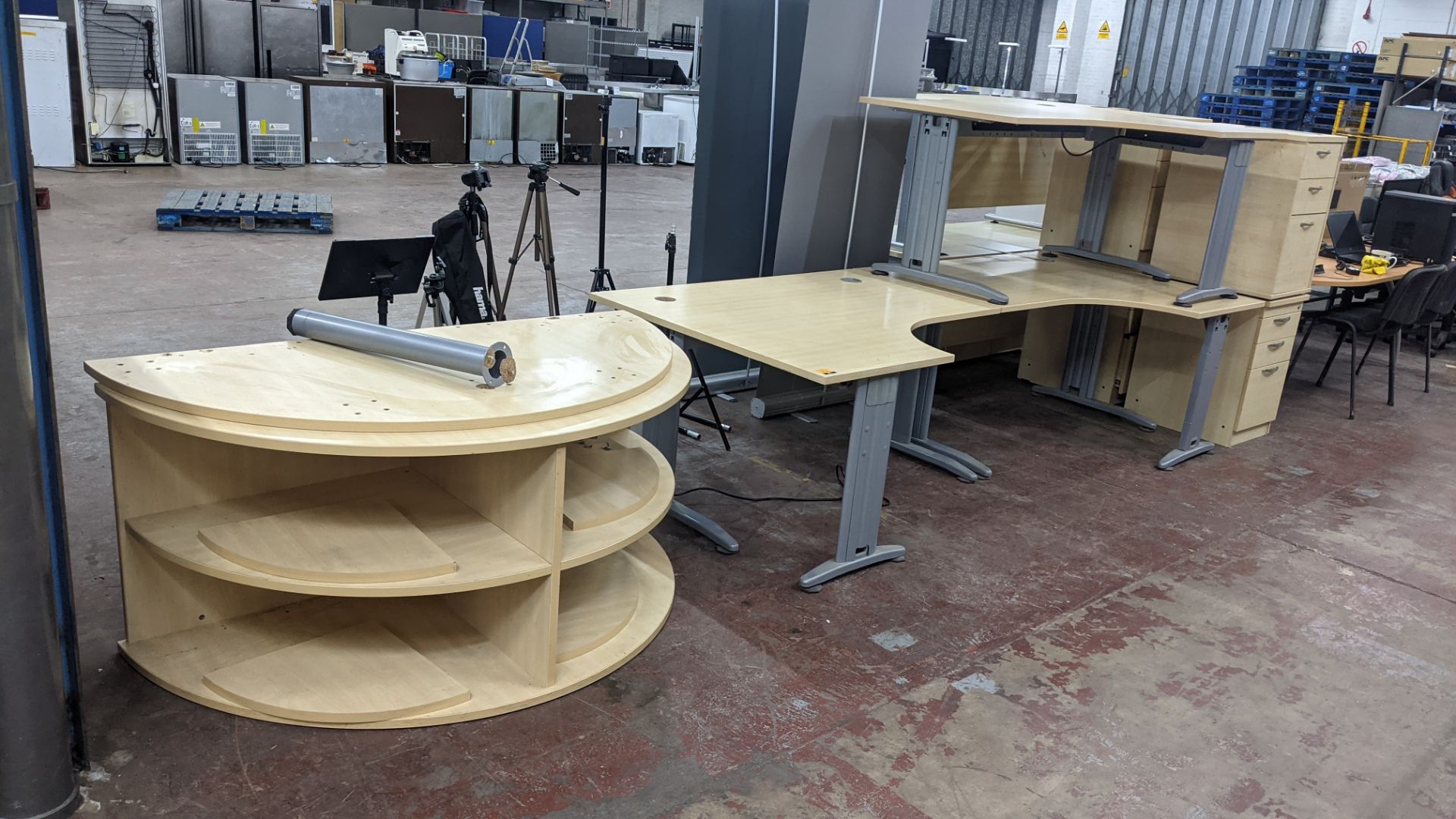 Quantity of matching furniture comprising 3 off curved front desks (one left handed & 2 right handed - Image 2 of 7