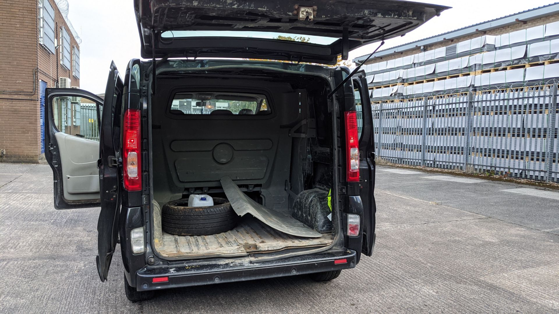 2013 Vauxhall Vivaro 2900 Sportive CDTI SWB panel van with second row of seats - Image 32 of 45