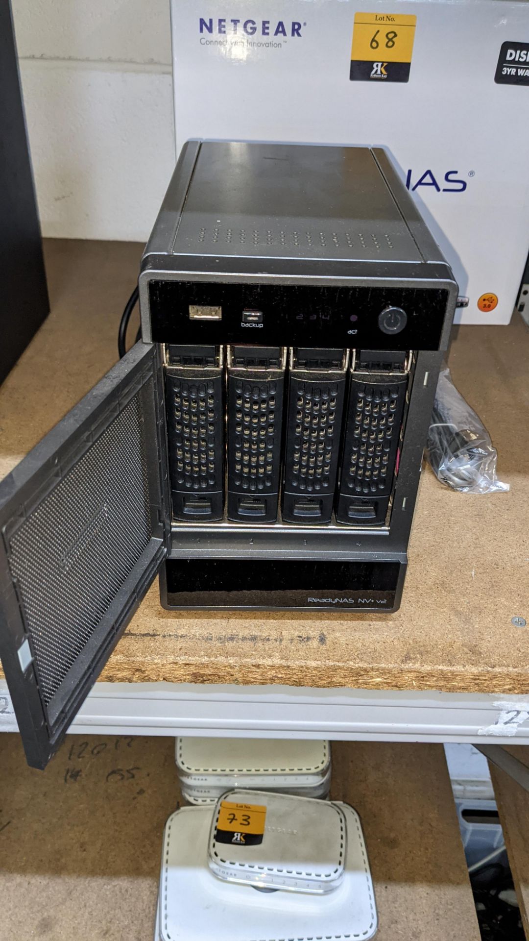 Netgear ReadyNAS model NV+V2 with 4 off 500GB drives (1.5TB capacity with online spare), in original - Image 3 of 8
