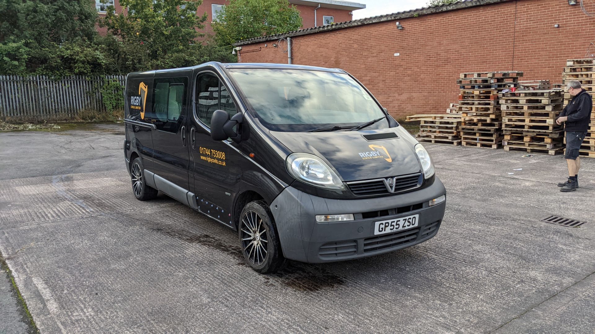 2005 Vauxhall Vivaro 2900 CDTI 100 LWB panel van with second row of seats