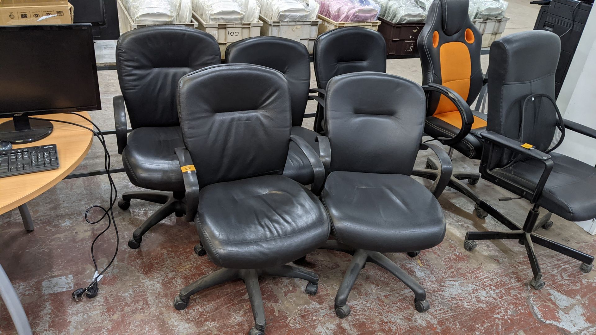 5 off matching leather exec chairs with arms - Image 2 of 6