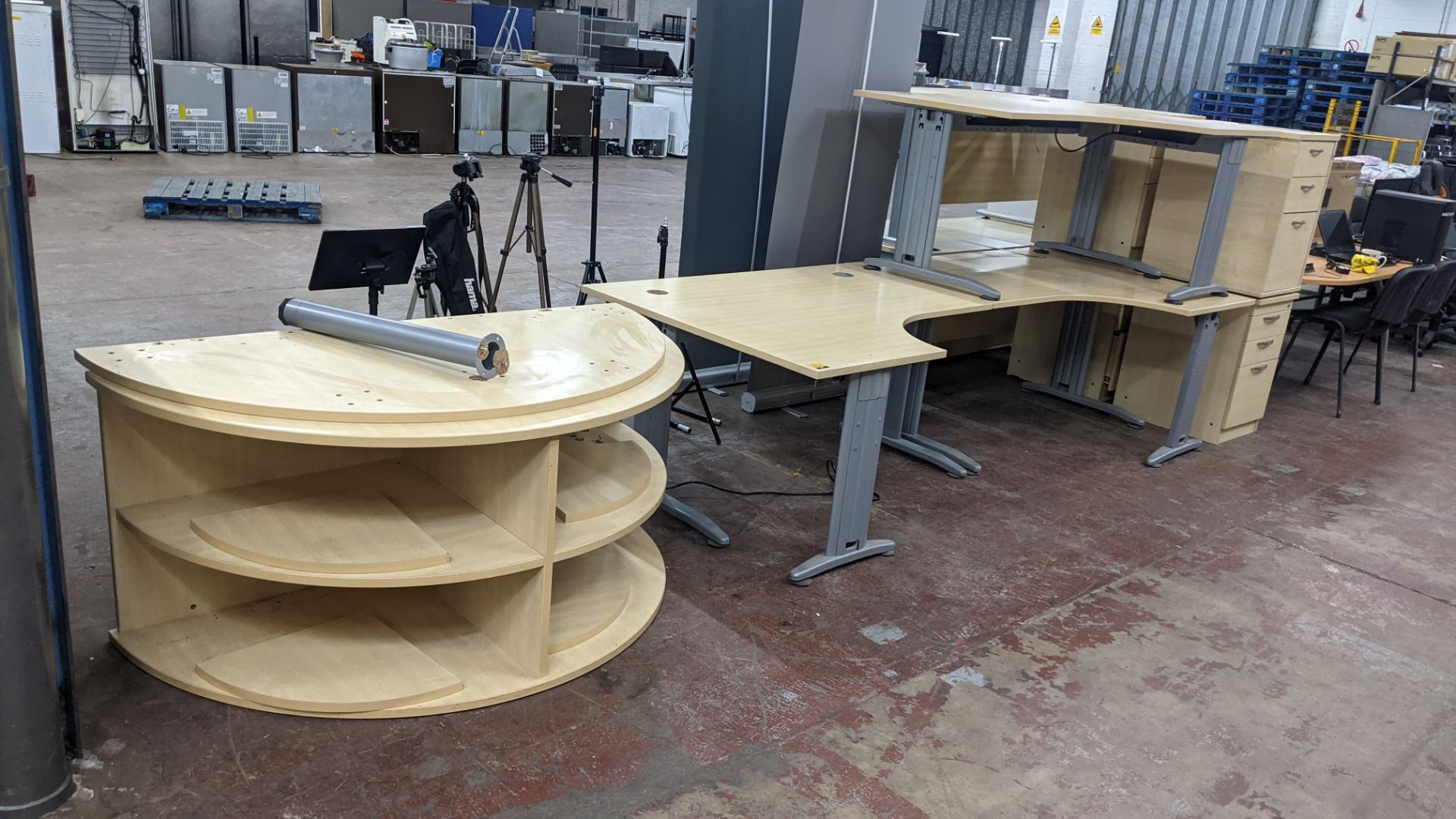 Quantity of matching furniture comprising 3 off curved front desks (one left handed & 2 right handed