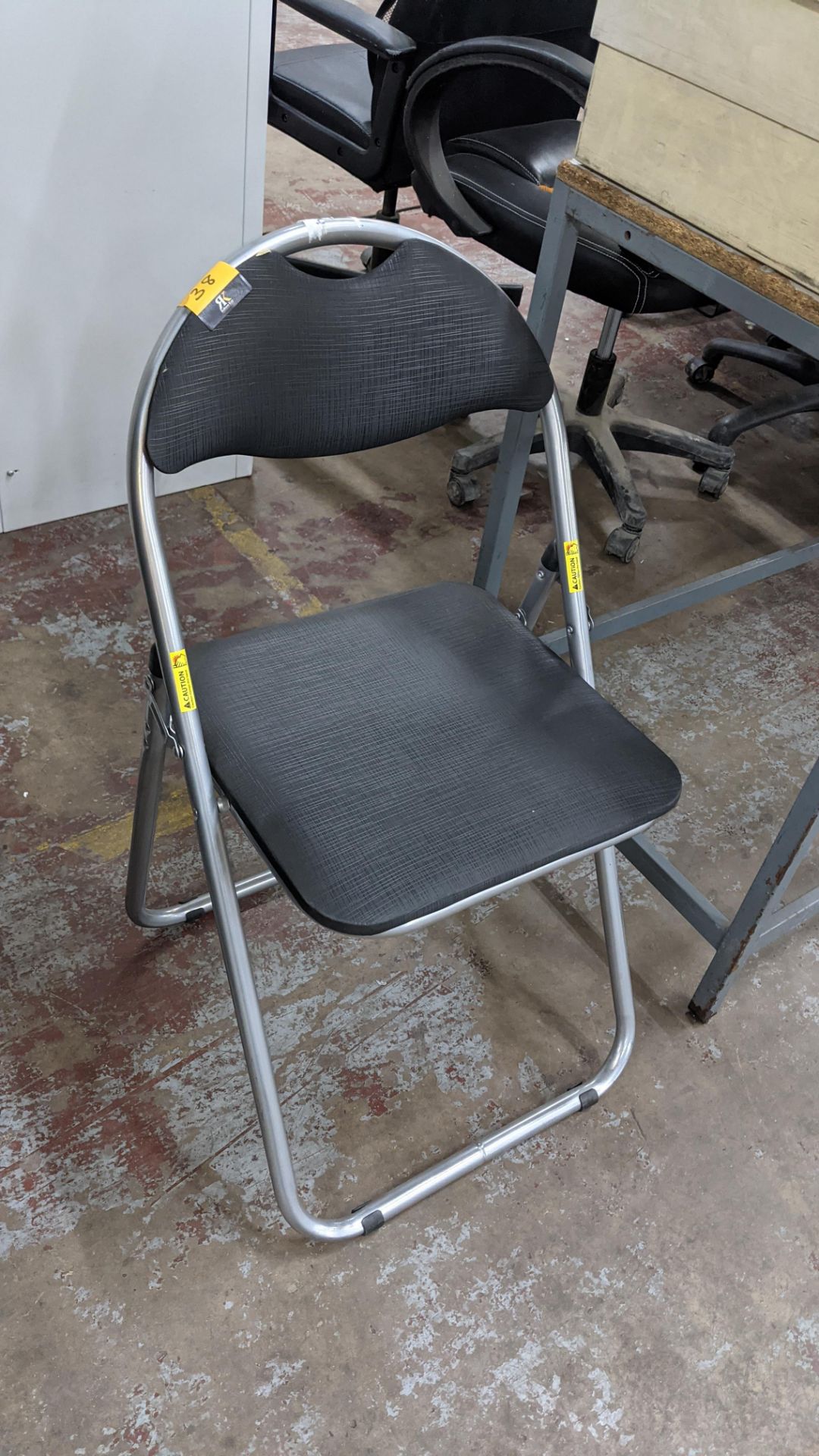 Lightweight upholstered folding chair