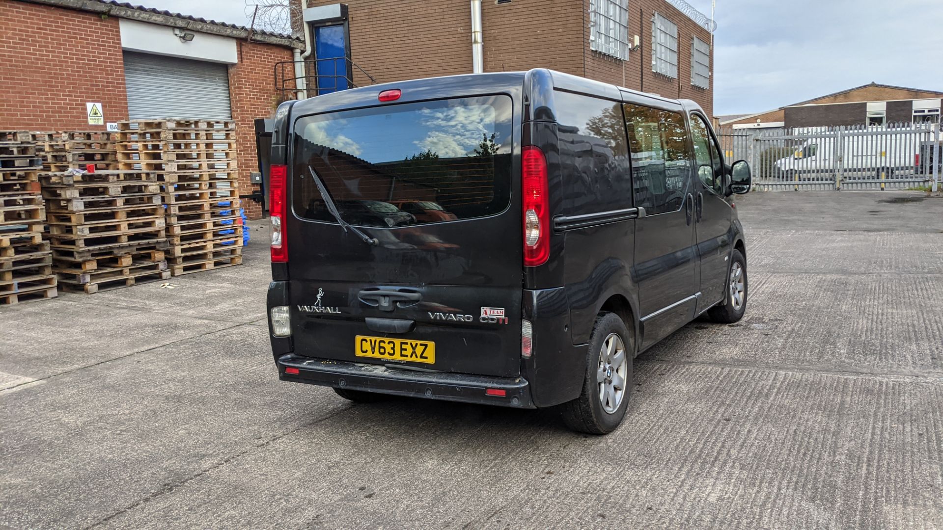 2013 Vauxhall Vivaro 2900 Sportive CDTI SWB panel van with second row of seats - Image 18 of 45