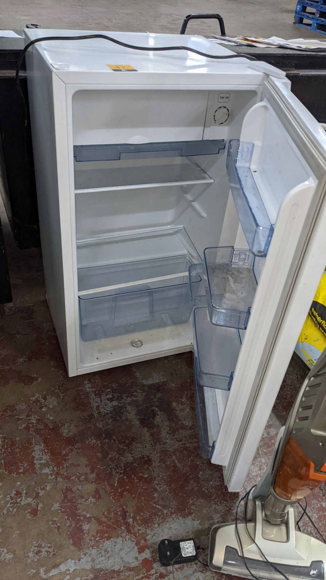 Fridgemaster undercounter fridge with ice box - Image 4 of 4