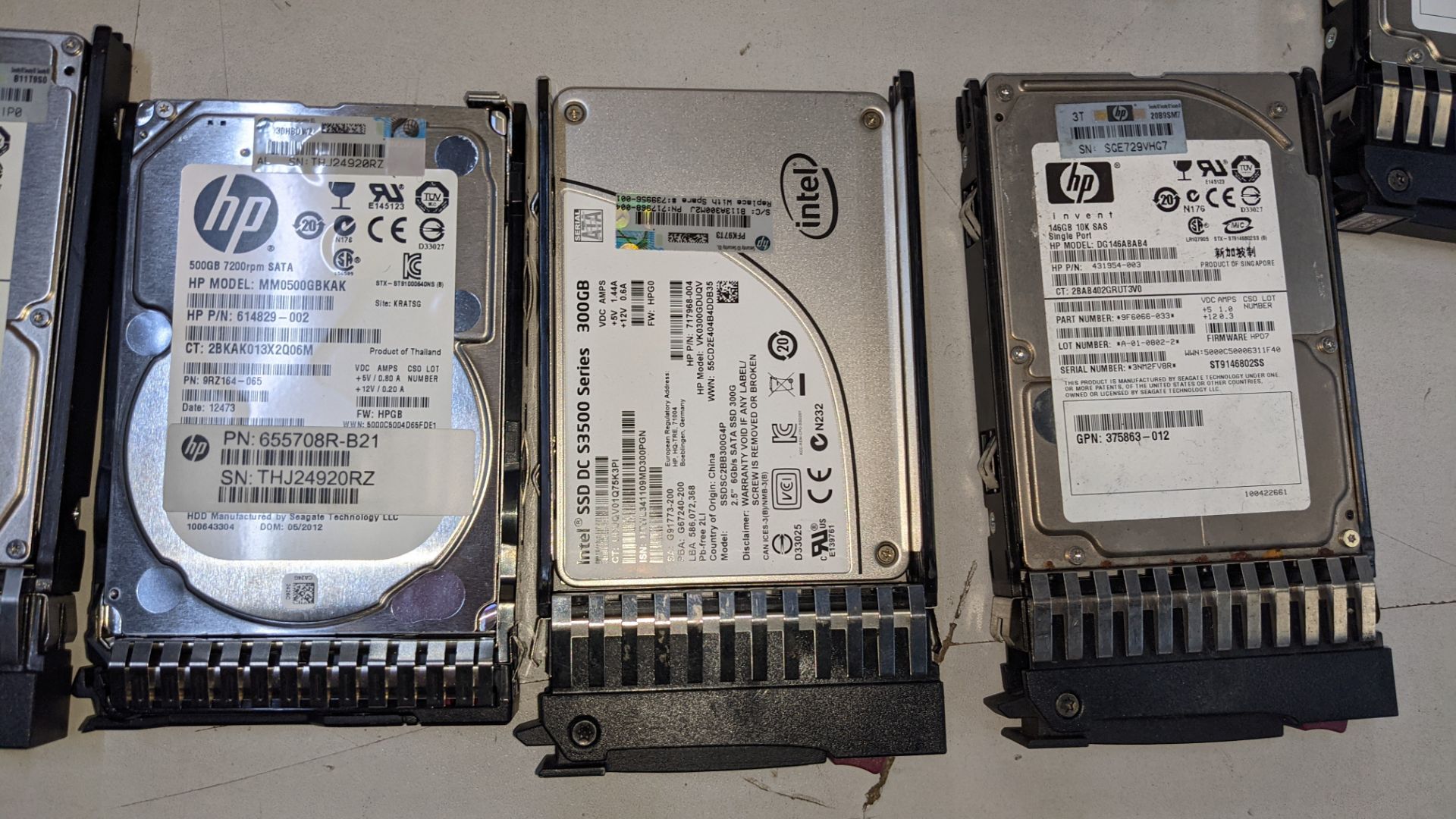 12 off assorted server hard drives comprising 1 off 300GB SSD drive, 1 off 500GB hard drive, 1 off 3 - Image 4 of 9