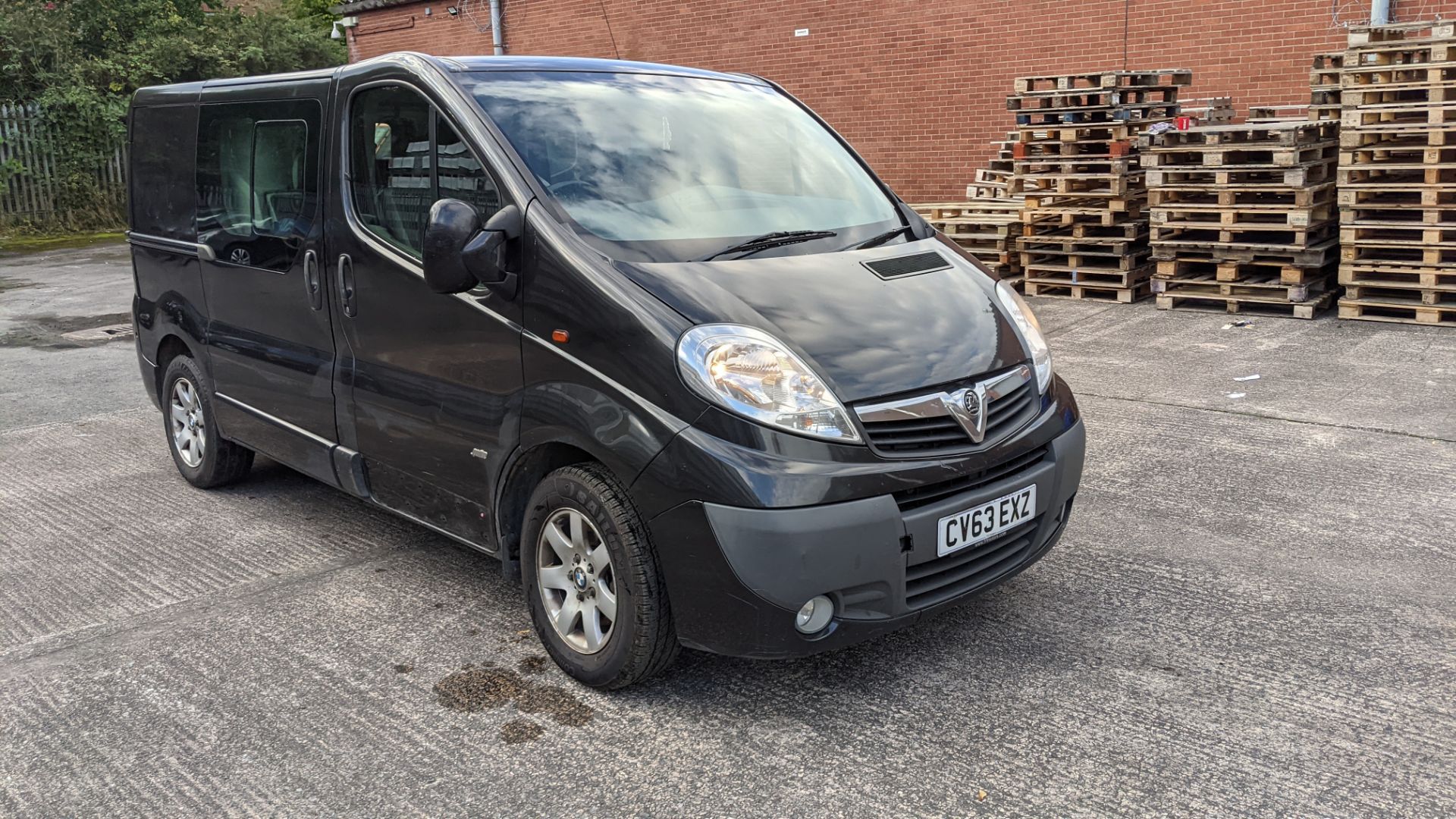 2013 Vauxhall Vivaro 2900 Sportive CDTI SWB panel van with second row of seats - Image 2 of 45