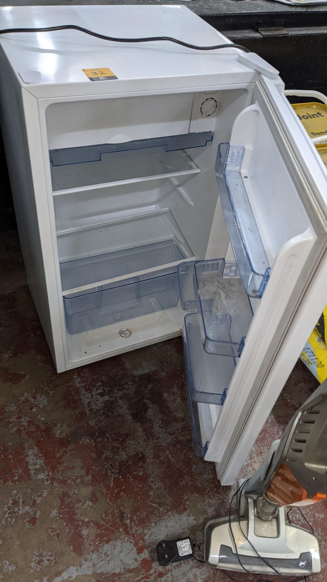 Fridgemaster undercounter fridge with ice box - Image 3 of 4