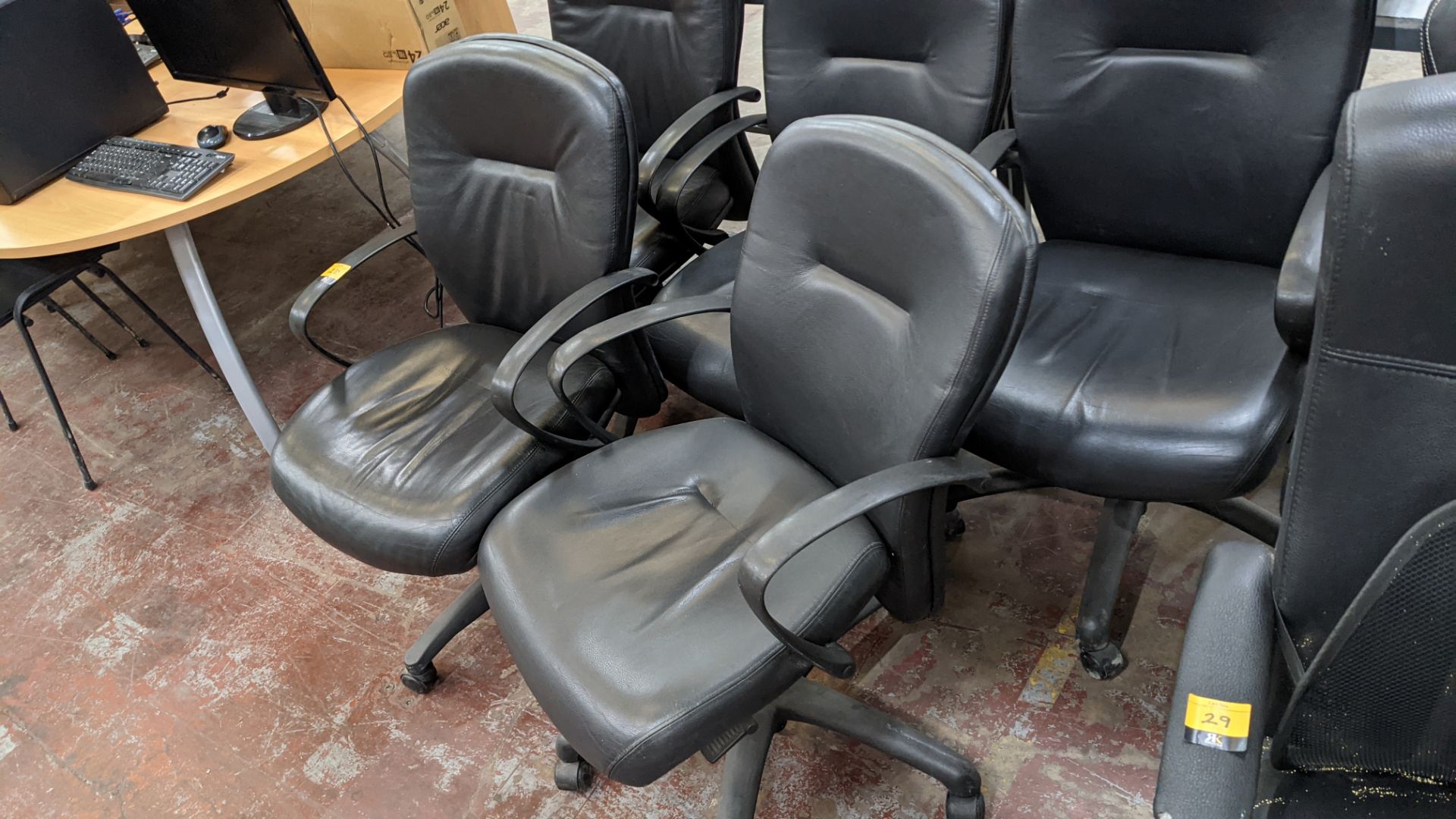 5 off matching leather exec chairs with arms - Image 6 of 6