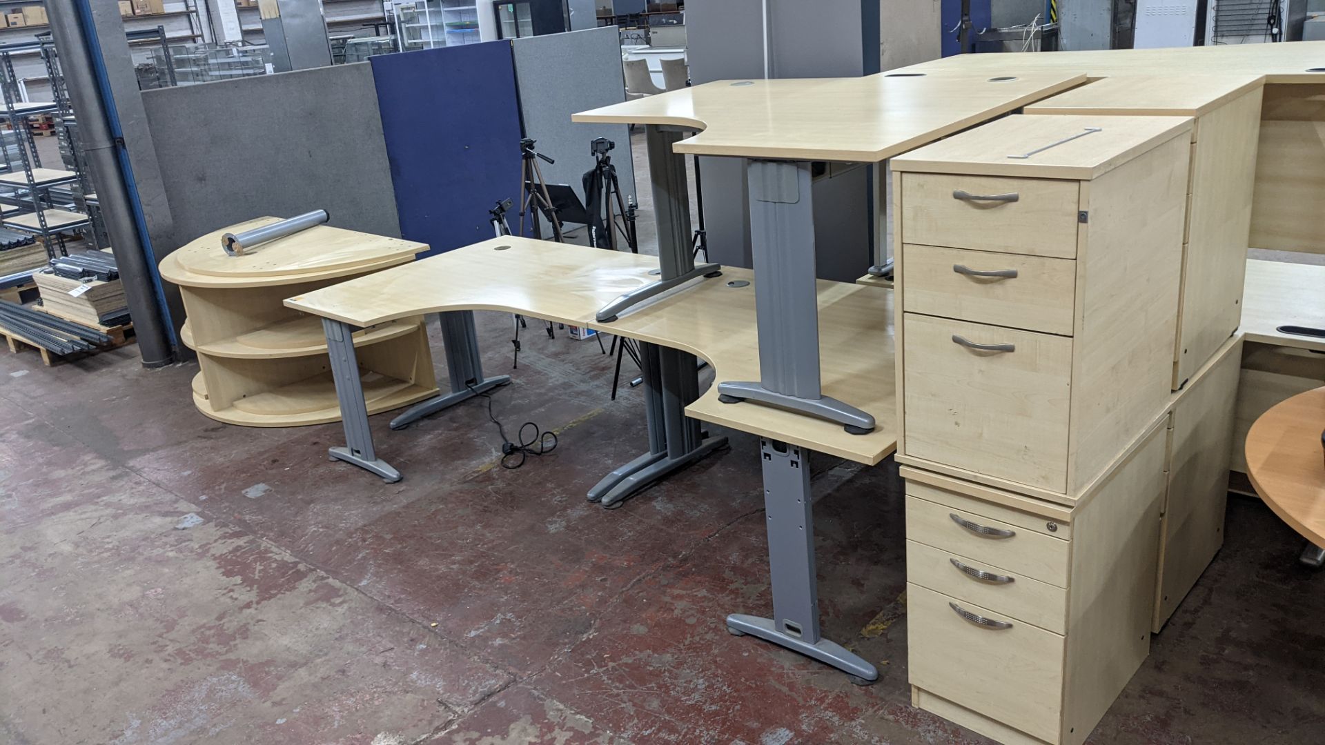 Quantity of matching furniture comprising 3 off curved front desks (one left handed & 2 right handed - Image 7 of 7