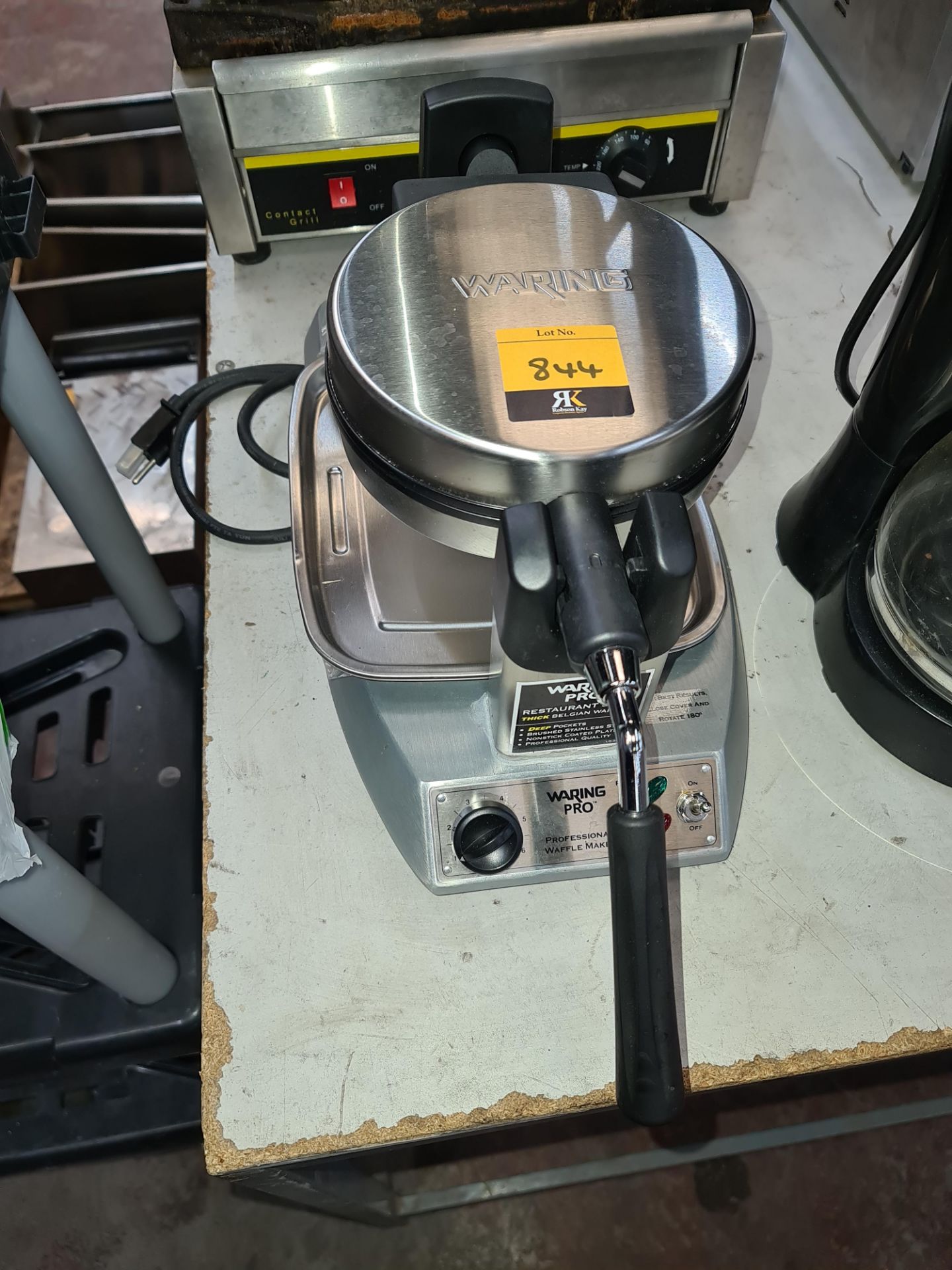 Waring Pro restaurant style waffle machine - appears possibly unused, model WMK300