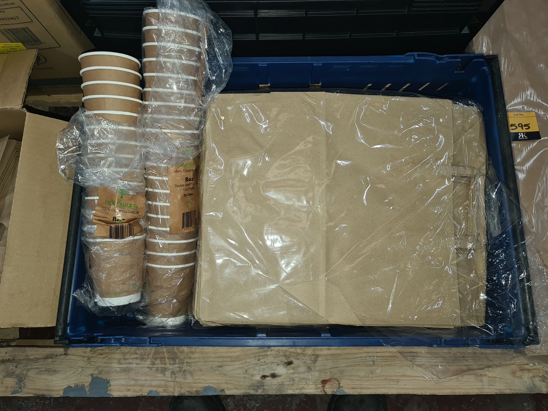 Quantity of paperware comprising pizza boxes, bags, coffee cups & more - Image 3 of 6