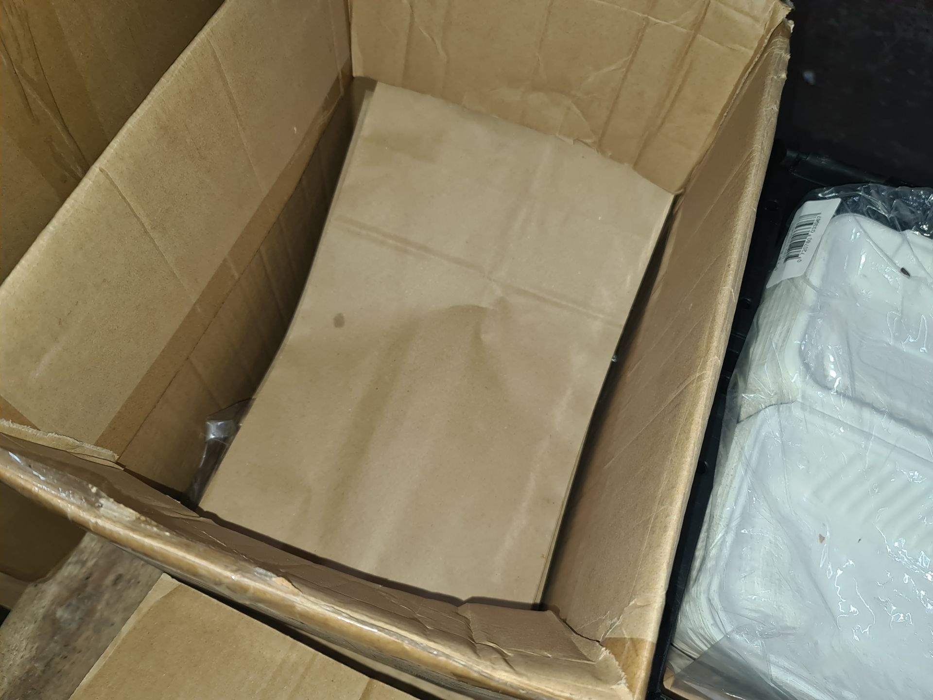 Quantity of paperware comprising pizza boxes, bags, coffee cups & more - Image 6 of 6