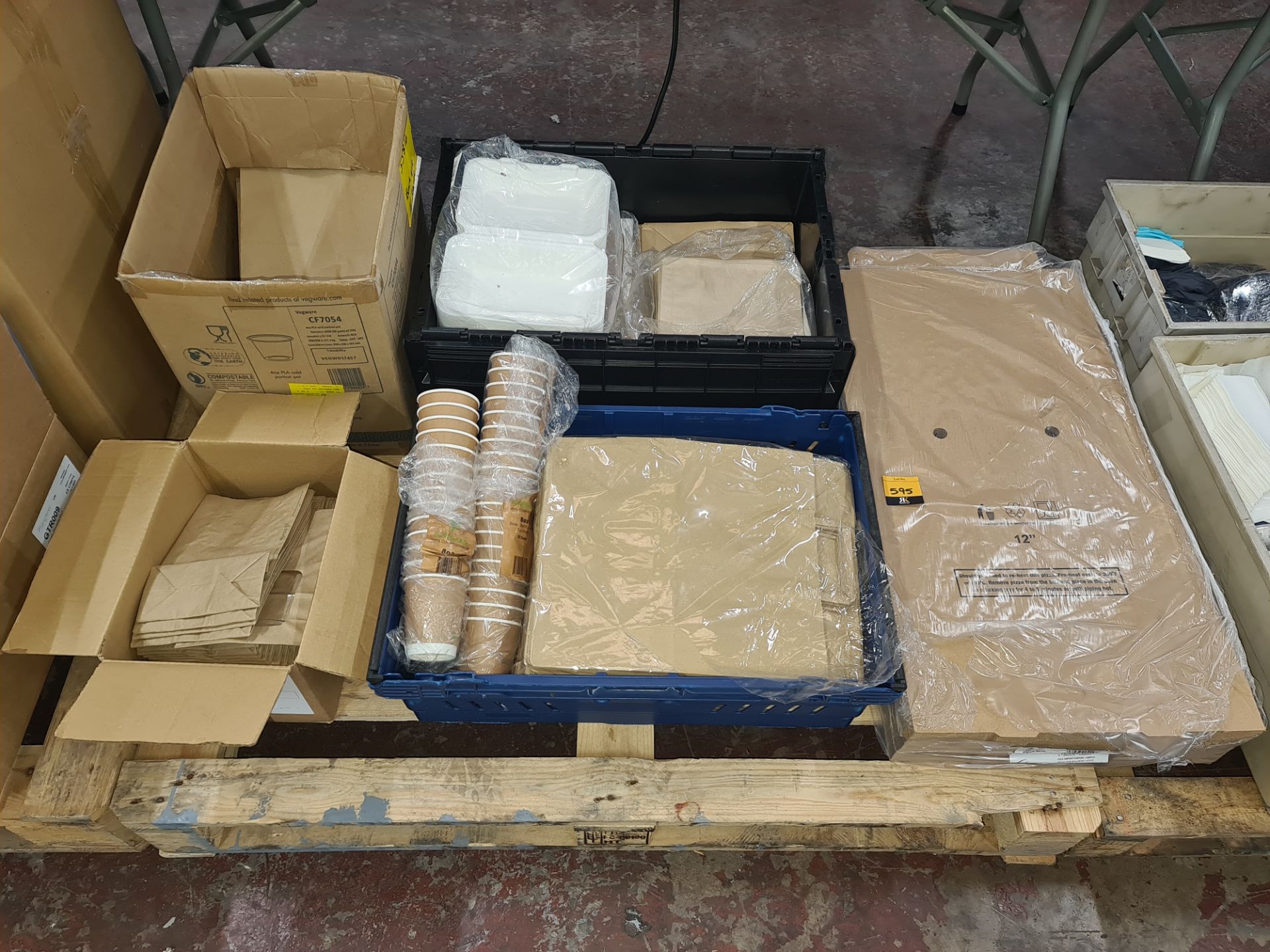 Quantity of paperware comprising pizza boxes, bags, coffee cups & more